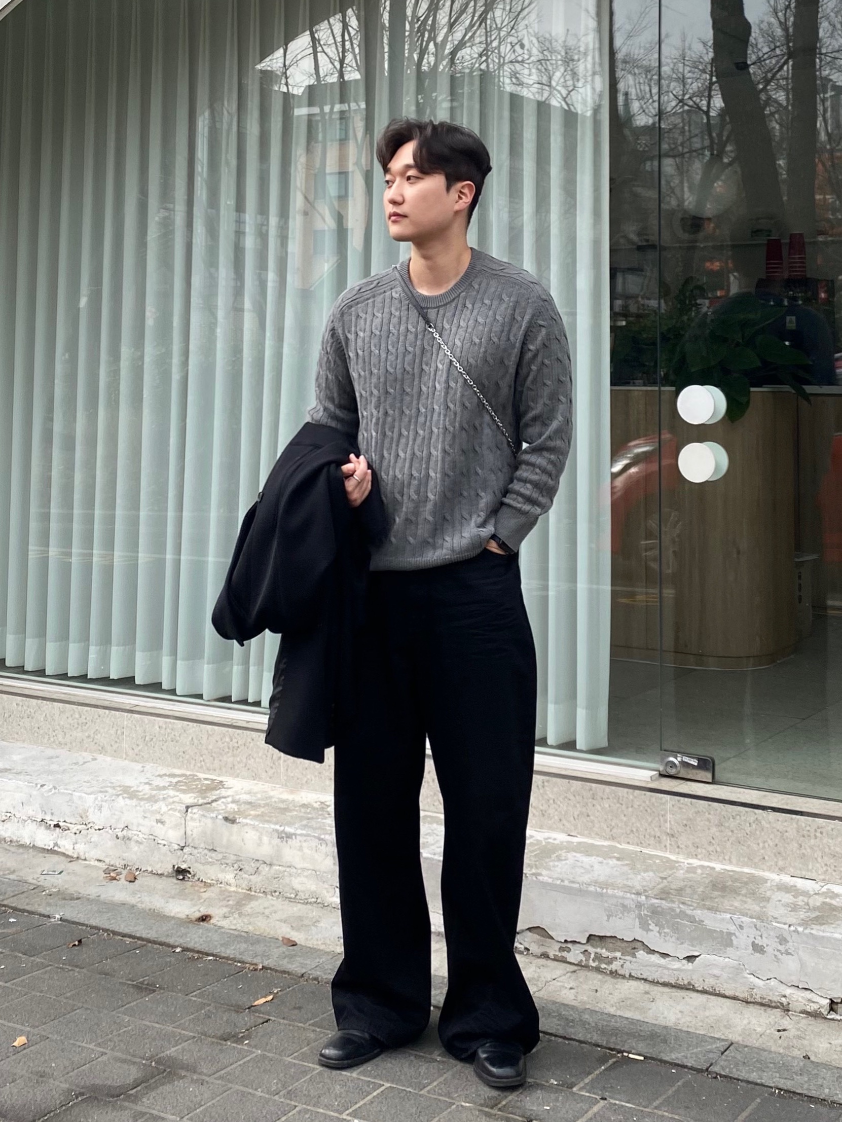 Maison Margiela Four Stitches Chain Flap Wallet Black 착용 스타일 - 1