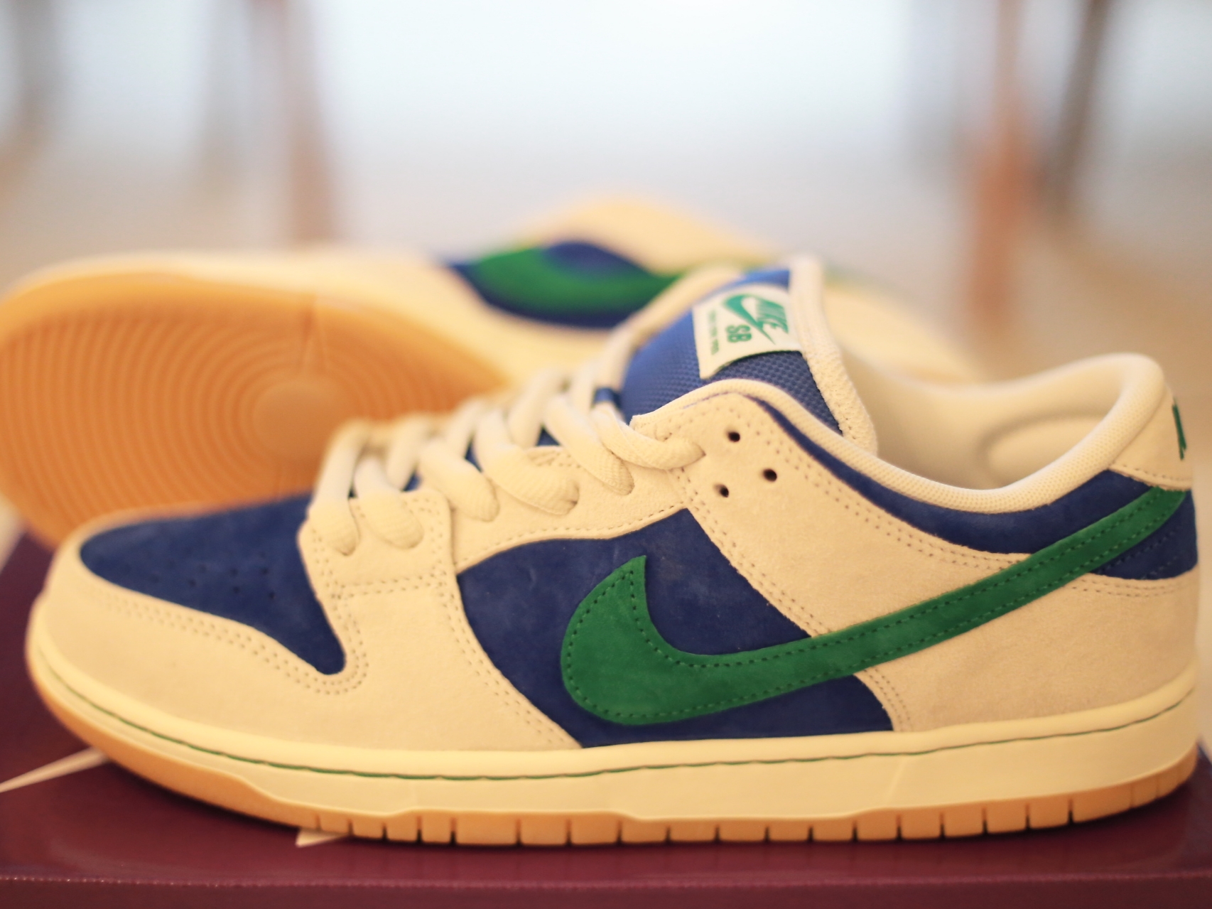 Nike SB Dunk Low Pro Phantom and Hyper Royal 착용 스타일 - 4