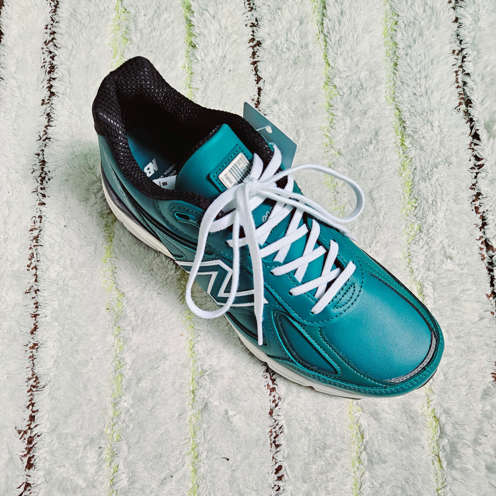 New Balance 990v4 Made in USA Teal White 착용 스타일 - 2