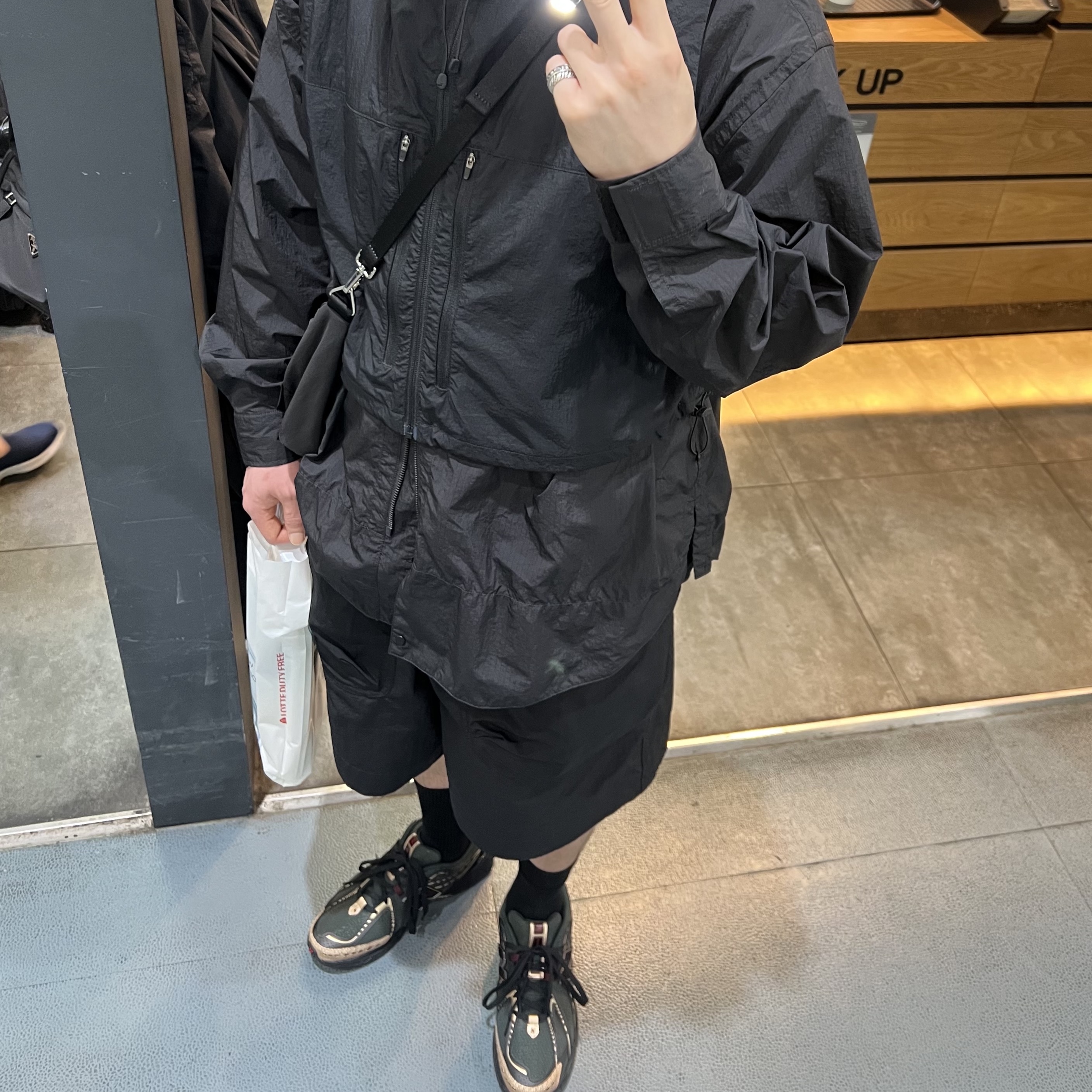 New Balance x Kith 1906R Black Green 착용 스타일 - 1
