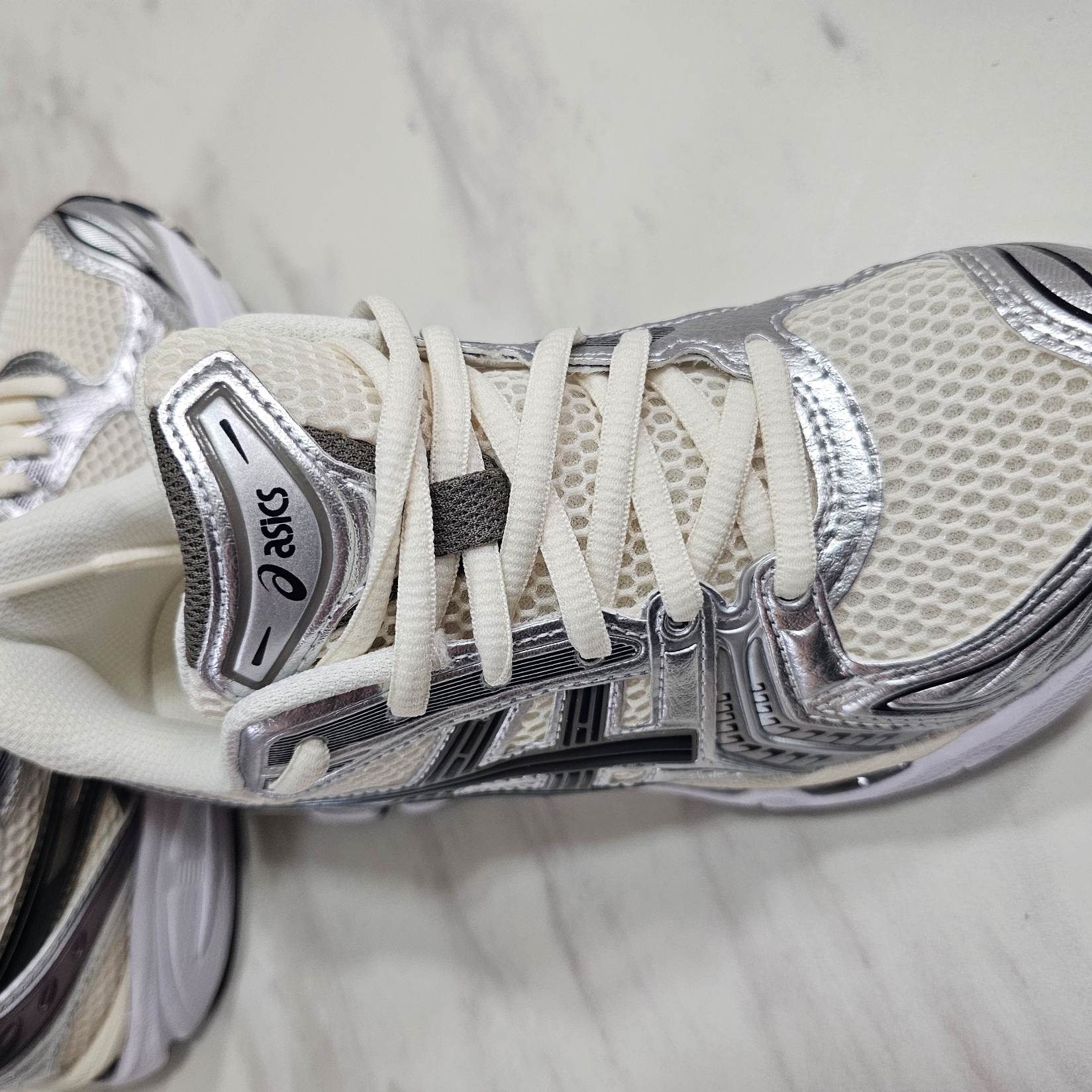 Asics Gel-Kayano 14 Cream Black 착용 스타일 - 1