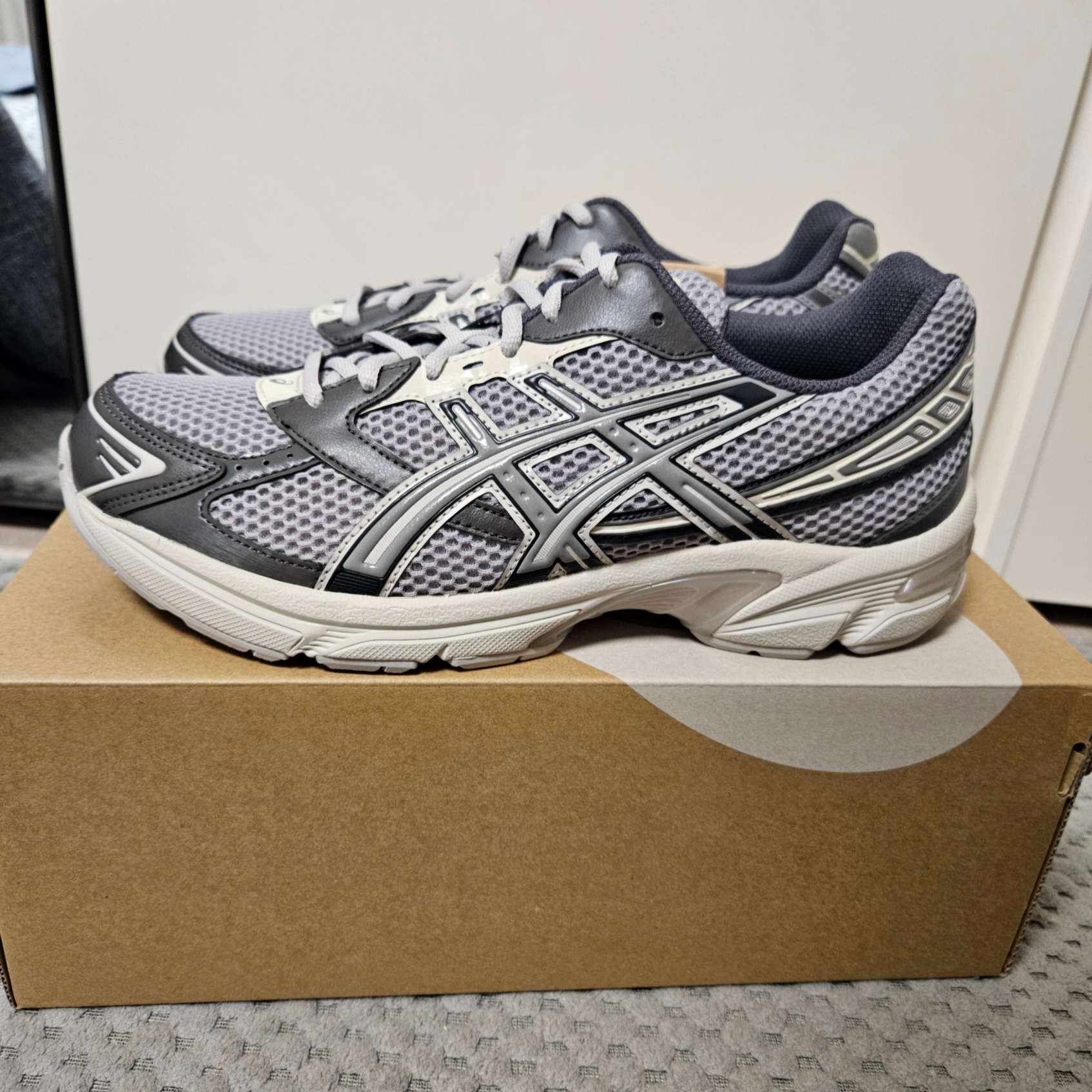 Asics Gel-1130 Oyster Grey Clay Grey 착용 스타일 - 2