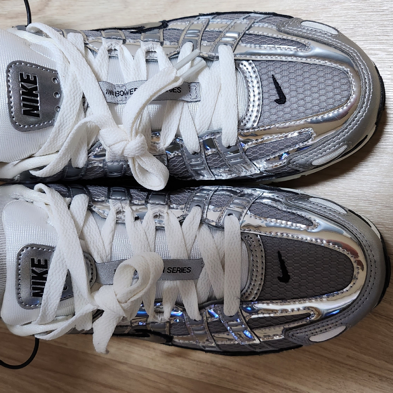 Nike P-6000 Metallic Silver 착용 스타일