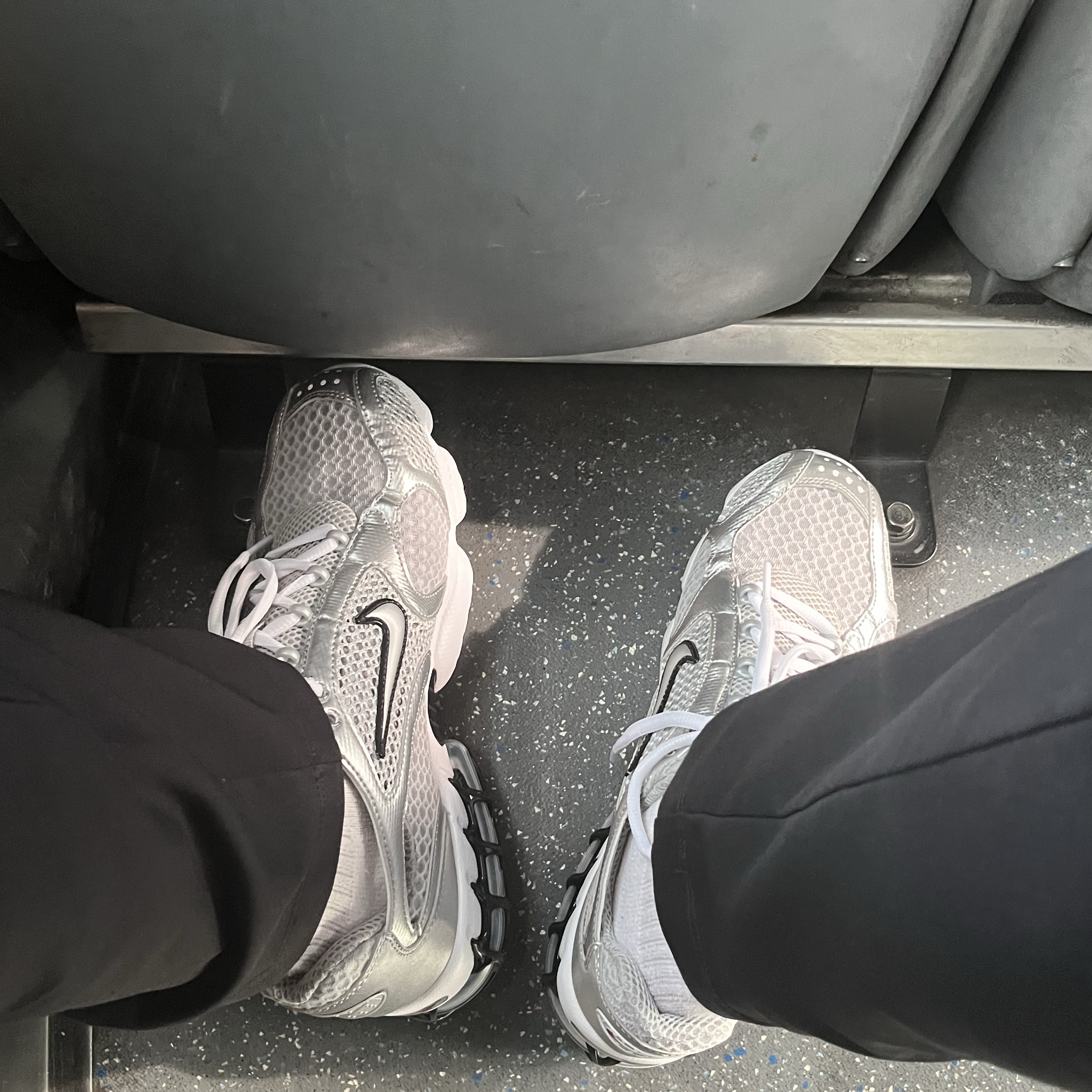 Nike Air Zoom Spiridon Cage 2 Metallic Silver 착용 스타일