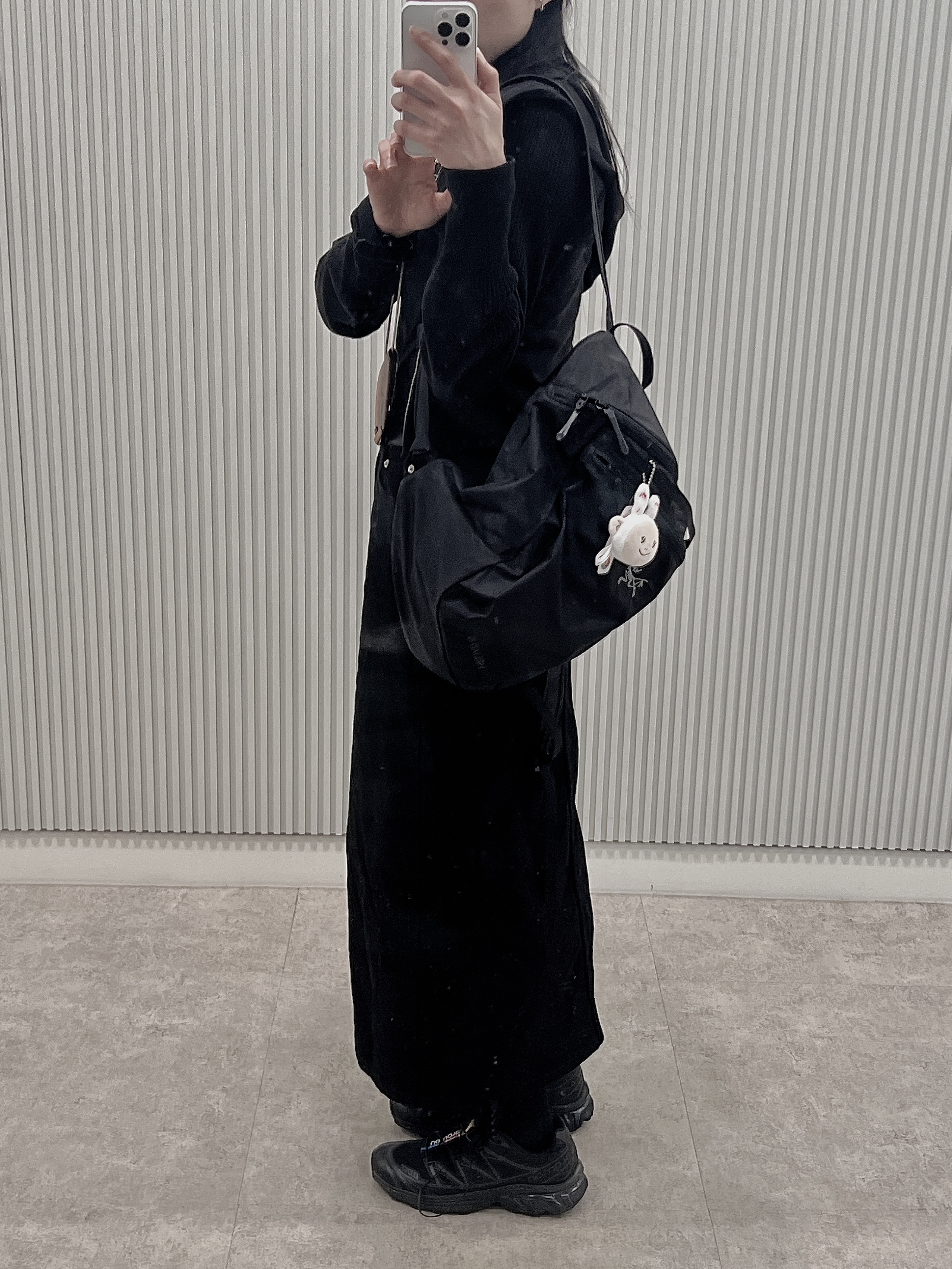 Arc'teryx Heliad 15 Backpack Black, Salomon XT-6 ADV Black 착용 스타일 - 1