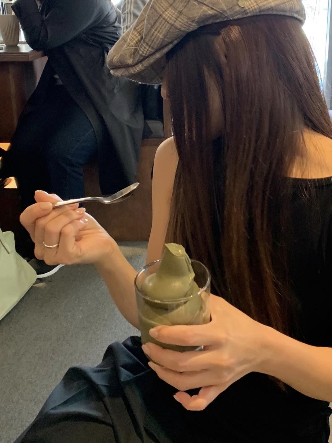 Yunse Women Olive Sleeveless Top Black 착용 스타일 - 6