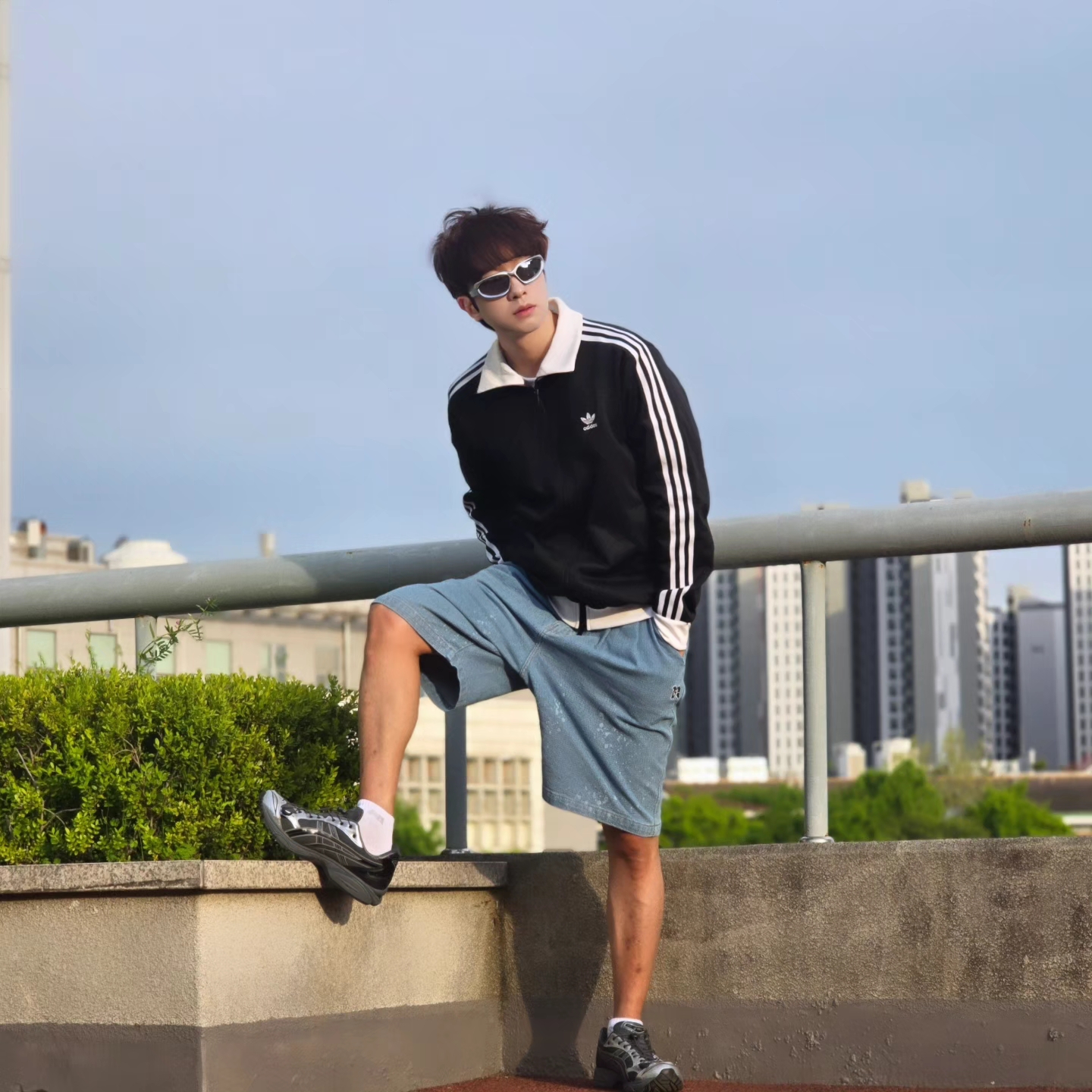 Adidas Adicolor Classics Beckenbauer Track Jacket Black - KR Sizing, Adidas Adicolor Classics Beckenbauer Track Jacket Black - US Sizing 착용 스타일 - 1