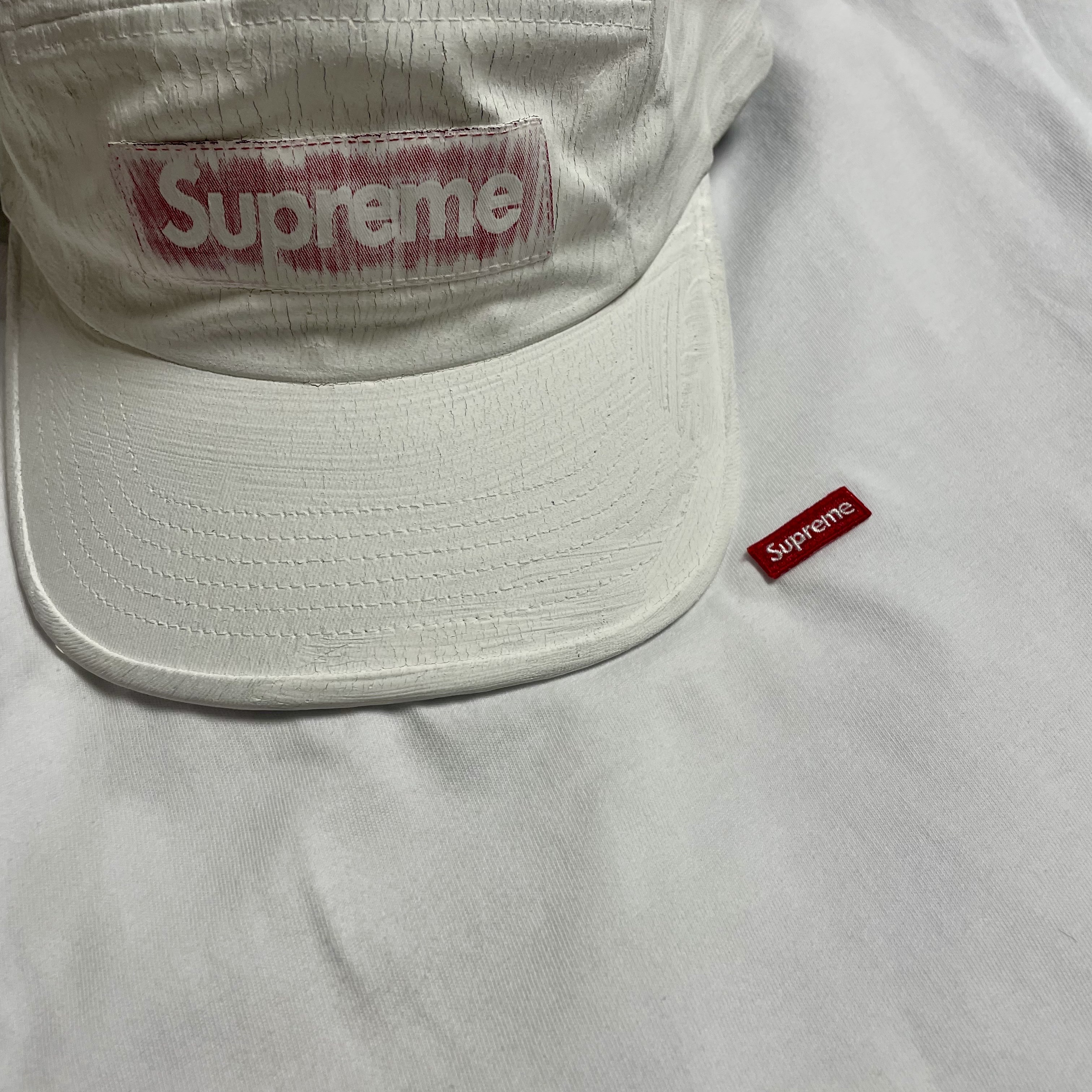 Supreme x MM6 Maison Margiela Painted Camp Cap White - 24SS, Supreme Small Box T-Shirt White - 24SS 착용 스타일