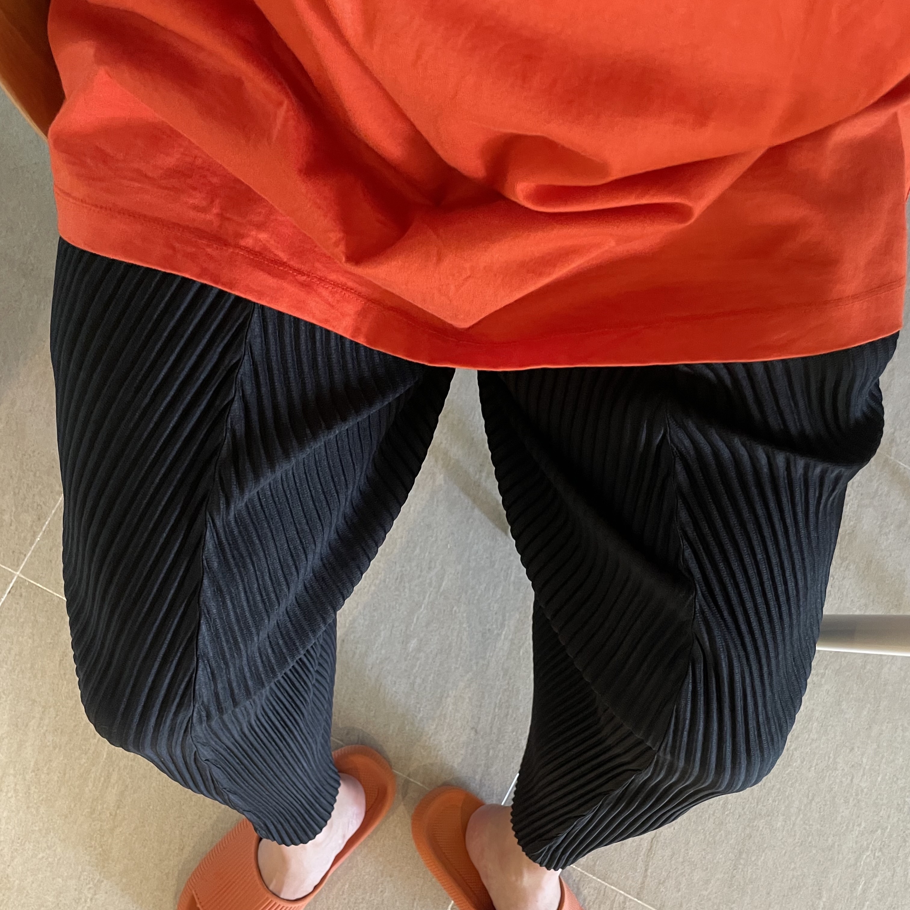 Homme Plisse Issey Miyake Pleats 1 Pants Black 착용 스타일 - 2