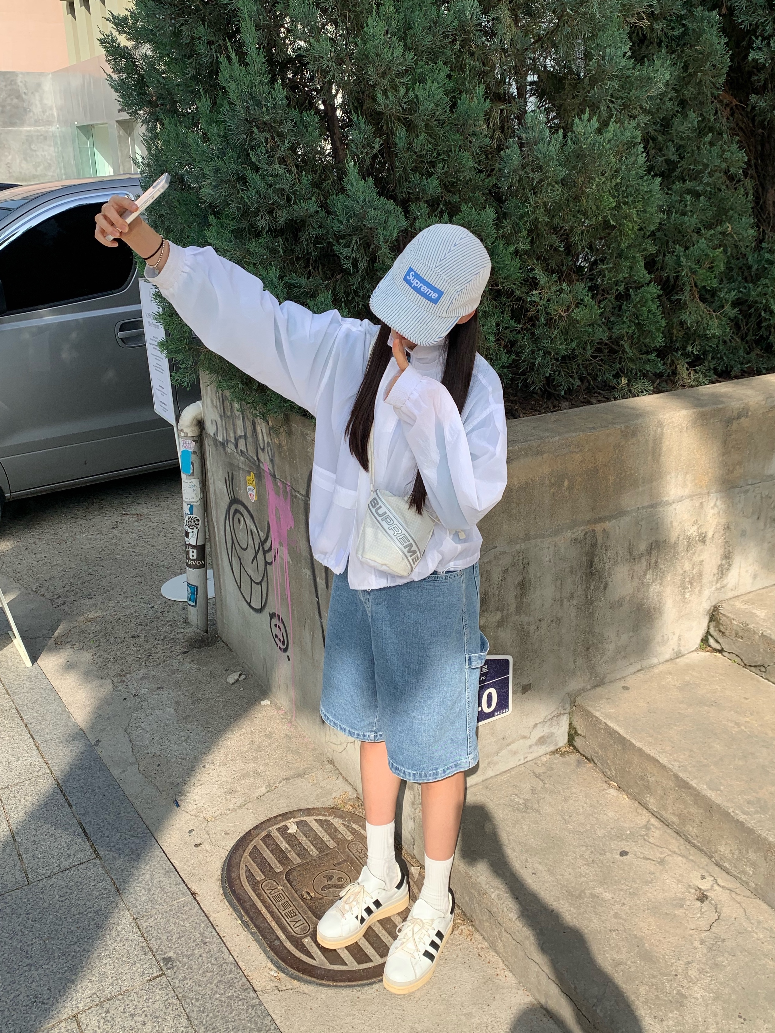 Supreme 2-Tone Corduroy Camp Cap White - 23SS, Supreme Small Cinch Pouch White - 23FW 착용 스타일
