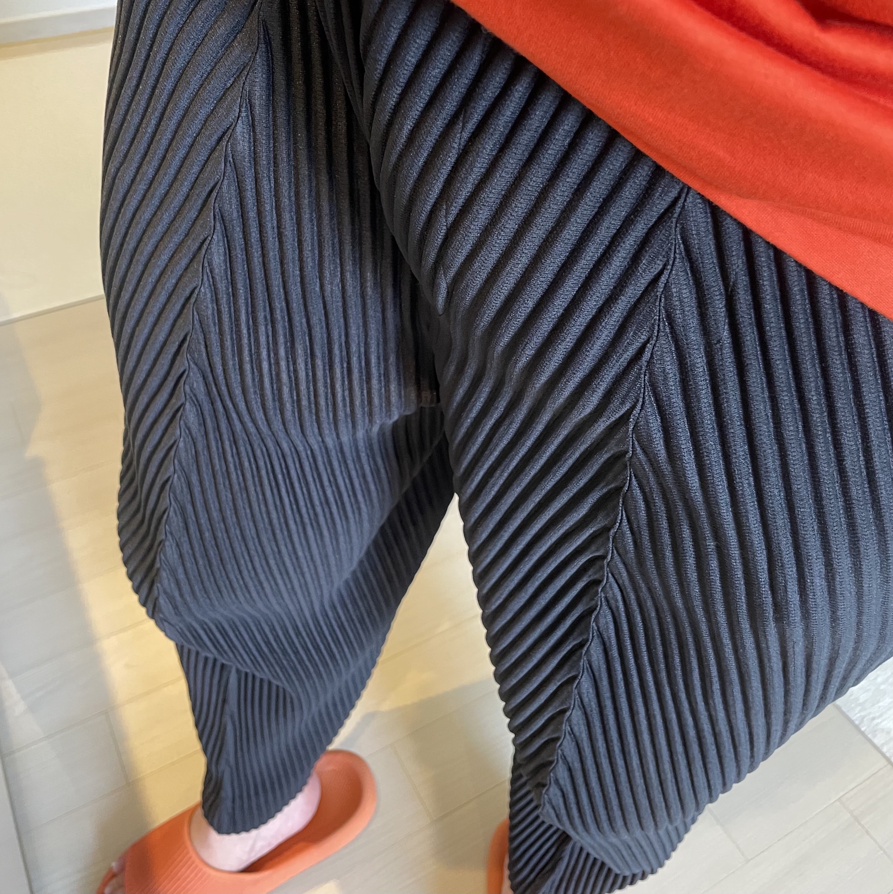 Homme Plisse Issey Miyake Pleats 1 Pants Black 착용 스타일 - 1