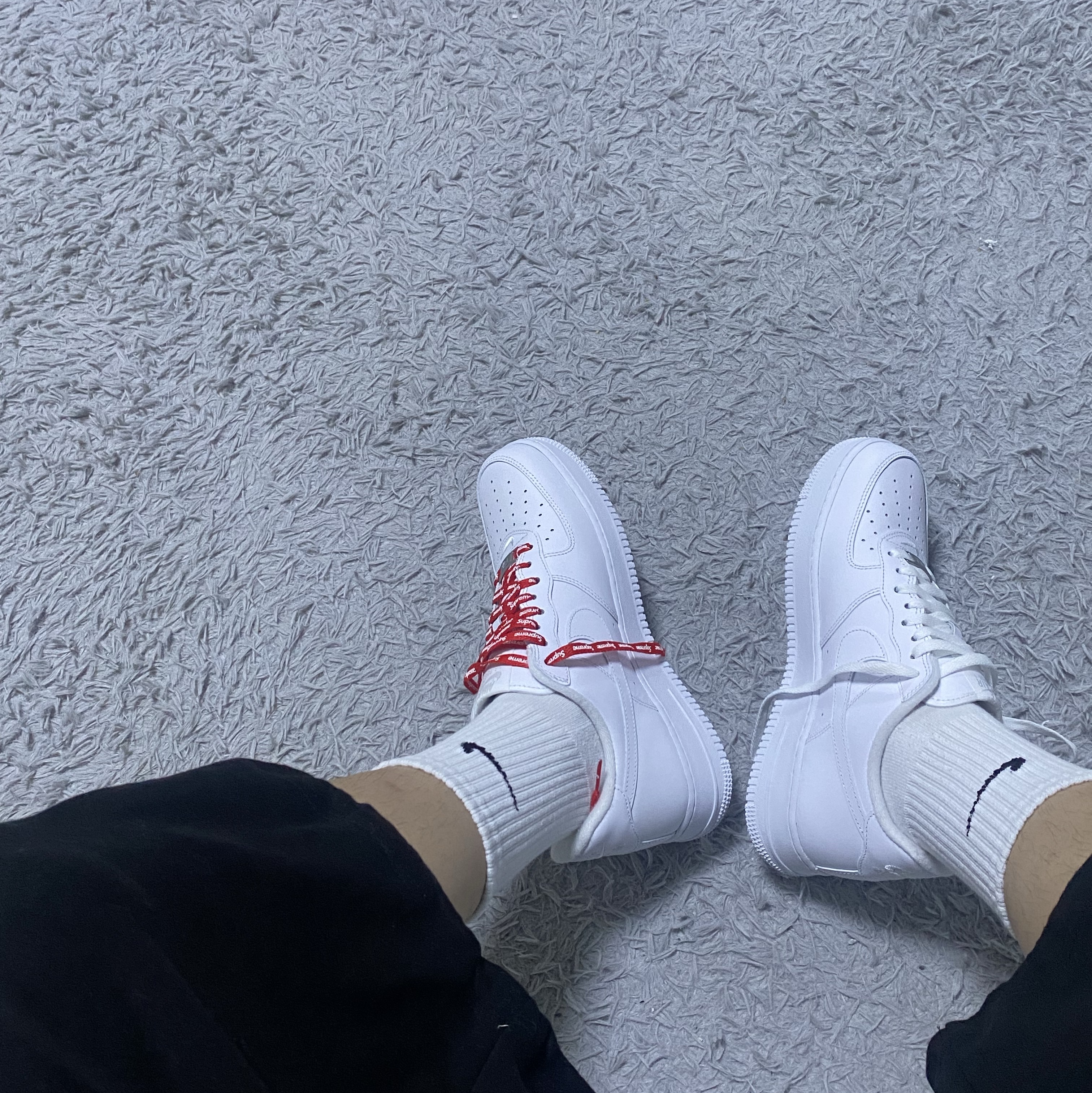 Nike x Supreme Air Force 1 Low White, Nike Air More Uptempo Triple White 착용 스타일 - 2