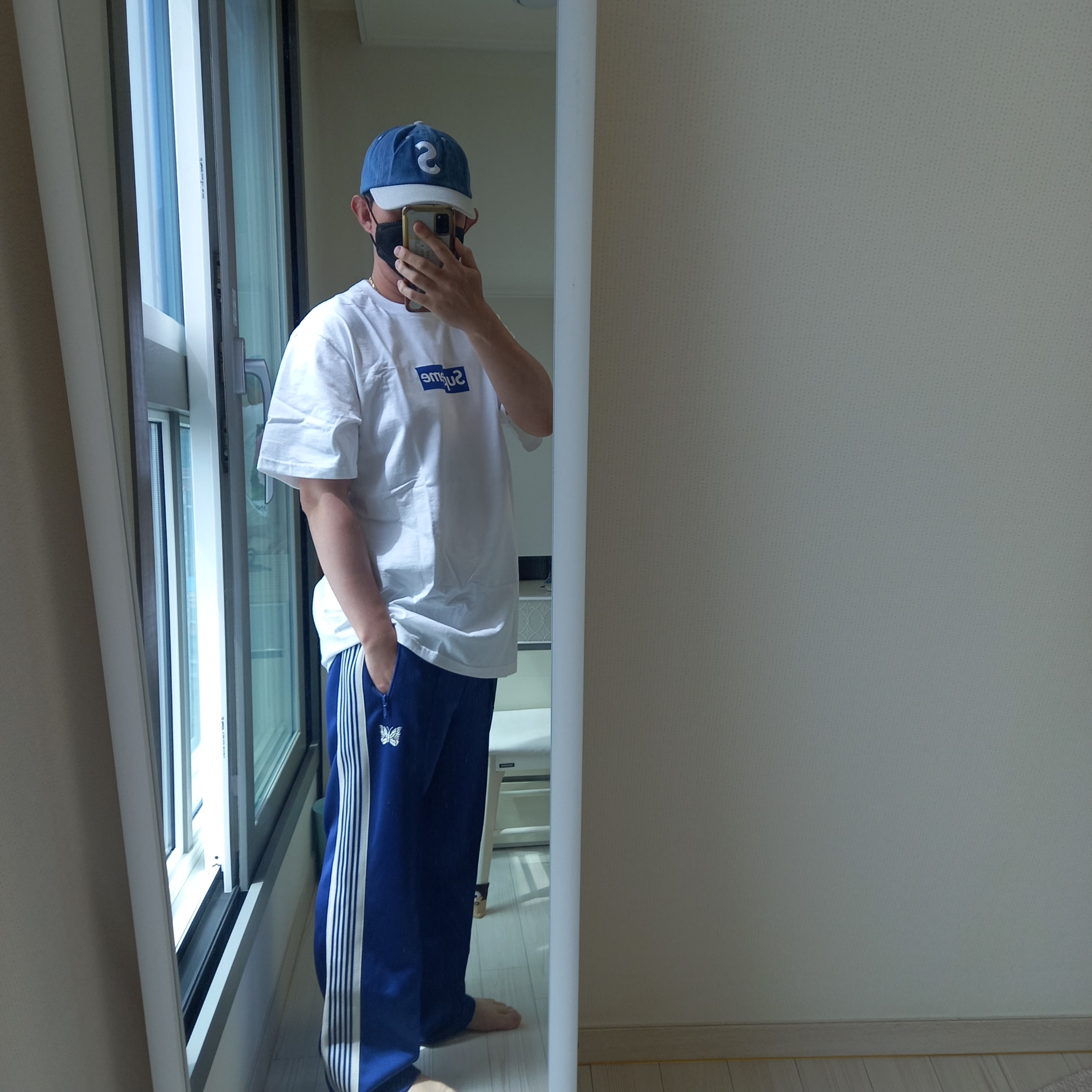 Supreme Seoul Box Logo T-Shirt White - 23FW, Supreme 2-Tone S Logo 6-Panel Washed Denim - 24SS 착용 스타일 - 2