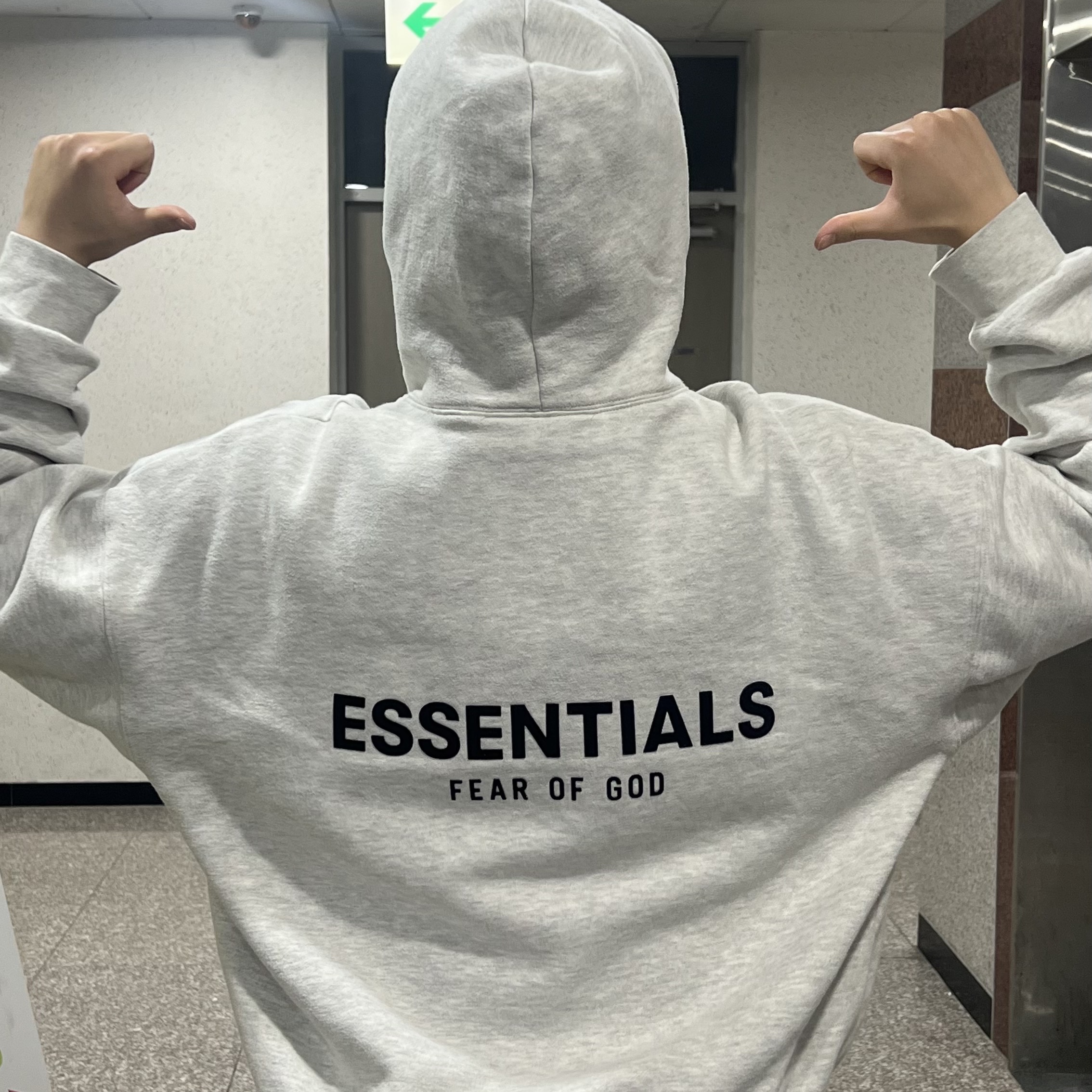 Essentials The Core Collection Hoodie Light Oatmeal 착용 스타일 - 3