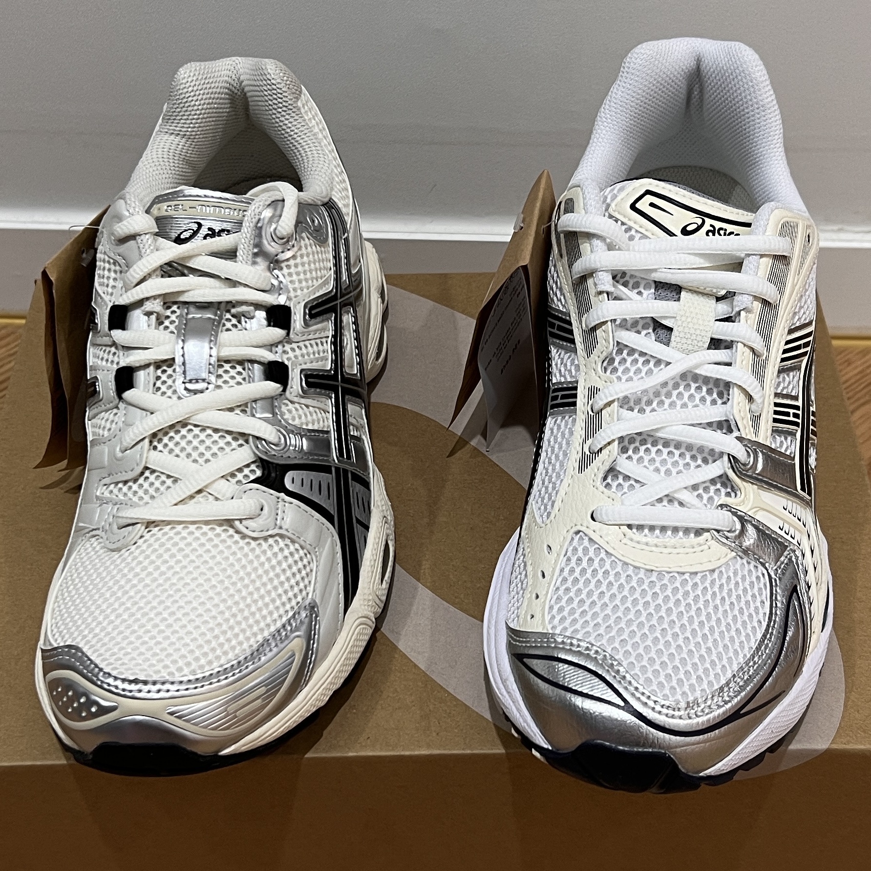 Asics Gel-Nimbus 9 Cream Black, (W) Asics Gel-Kayano 14 White Midnight 착용 스타일 - 3