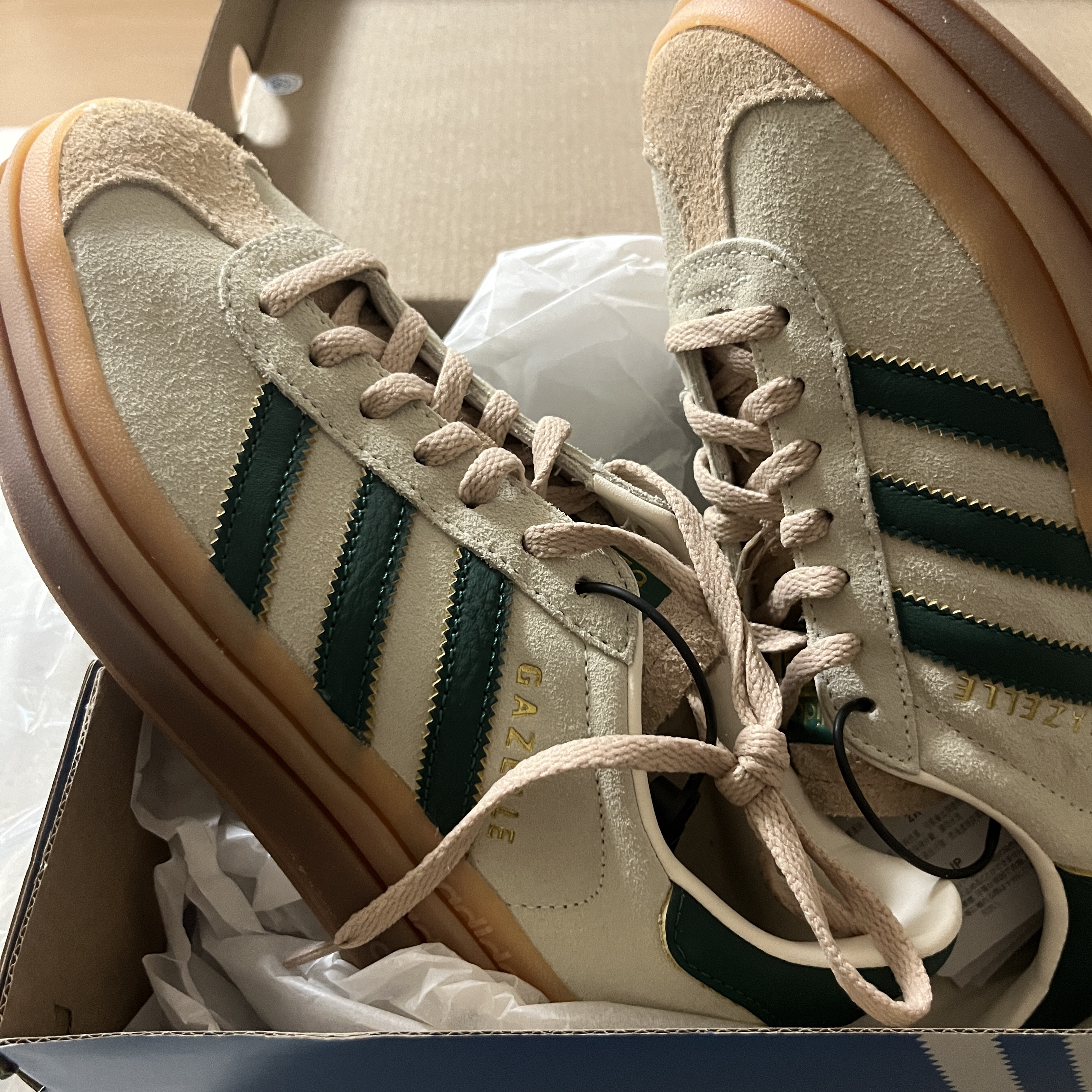 (W) Adidas Gazelle Bold Cream White Collegiate Green 착용 스타일 - 1