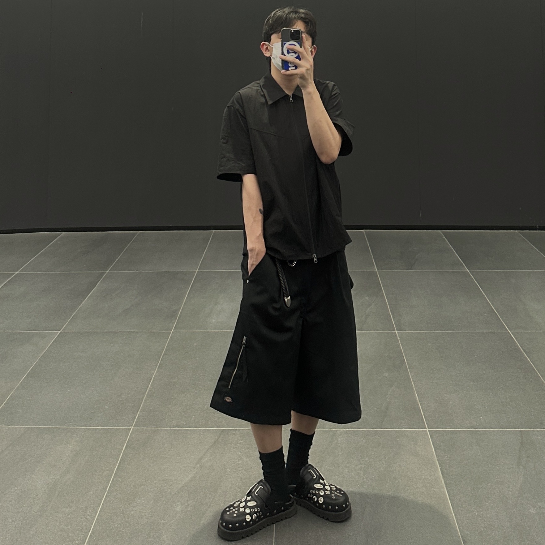 Toga Virilis AJ1066 Mules Leather Black 착용 스타일 - 1