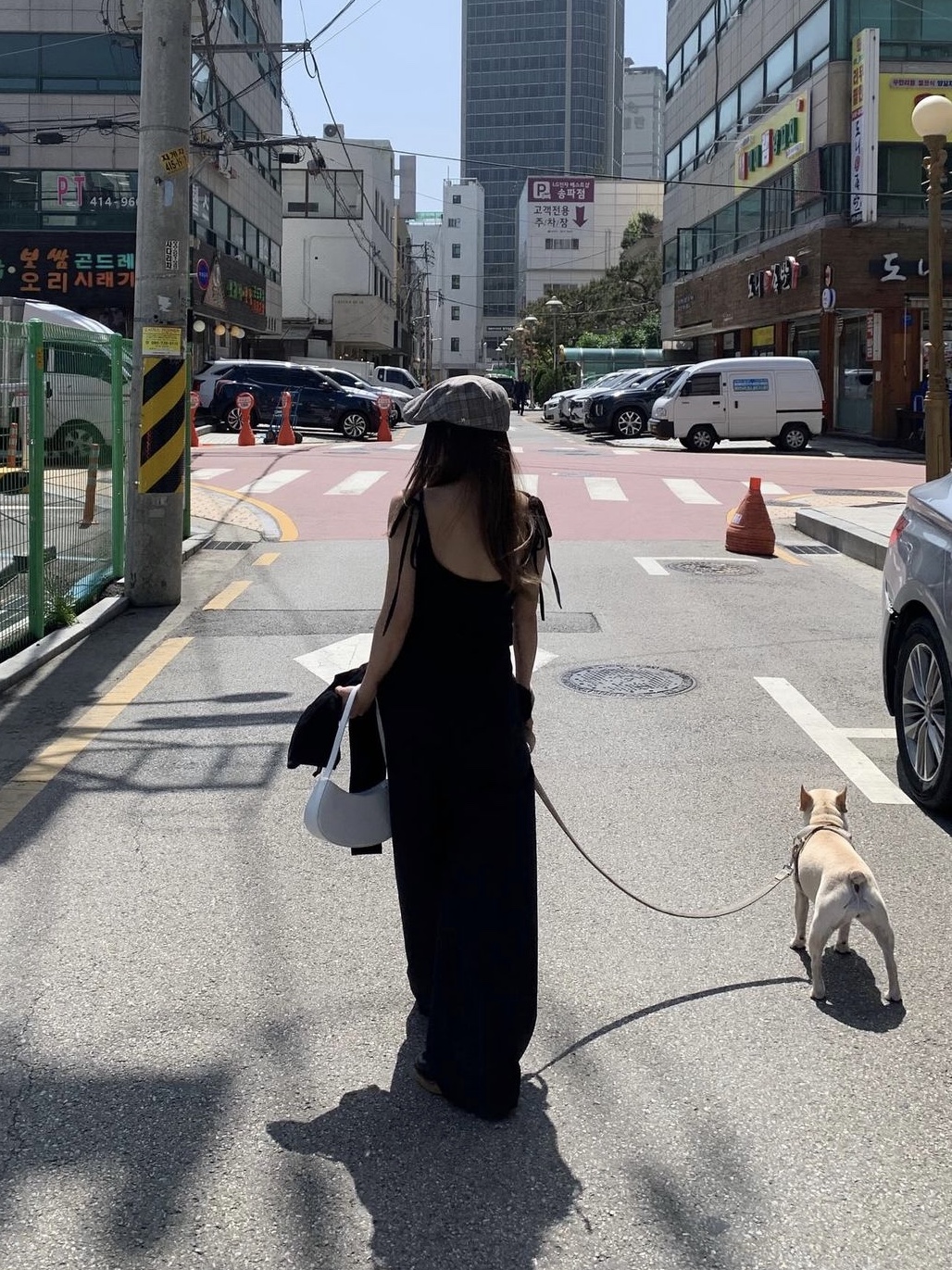 Yunse Women Olive Sleeveless Top Black 착용 스타일 - 4