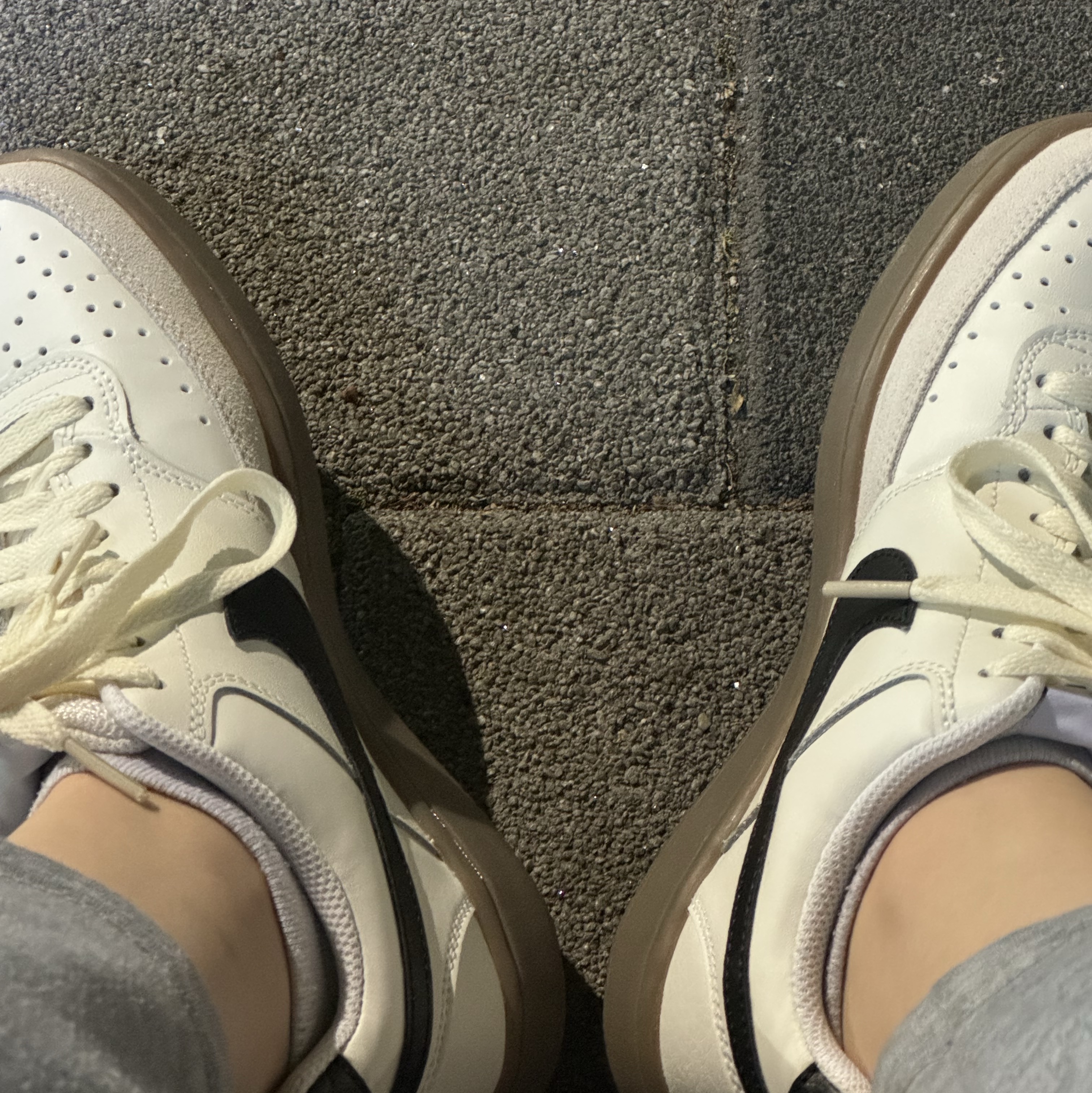 Nike Court Vision Low Sail Light Orewood Brown 착용 스타일