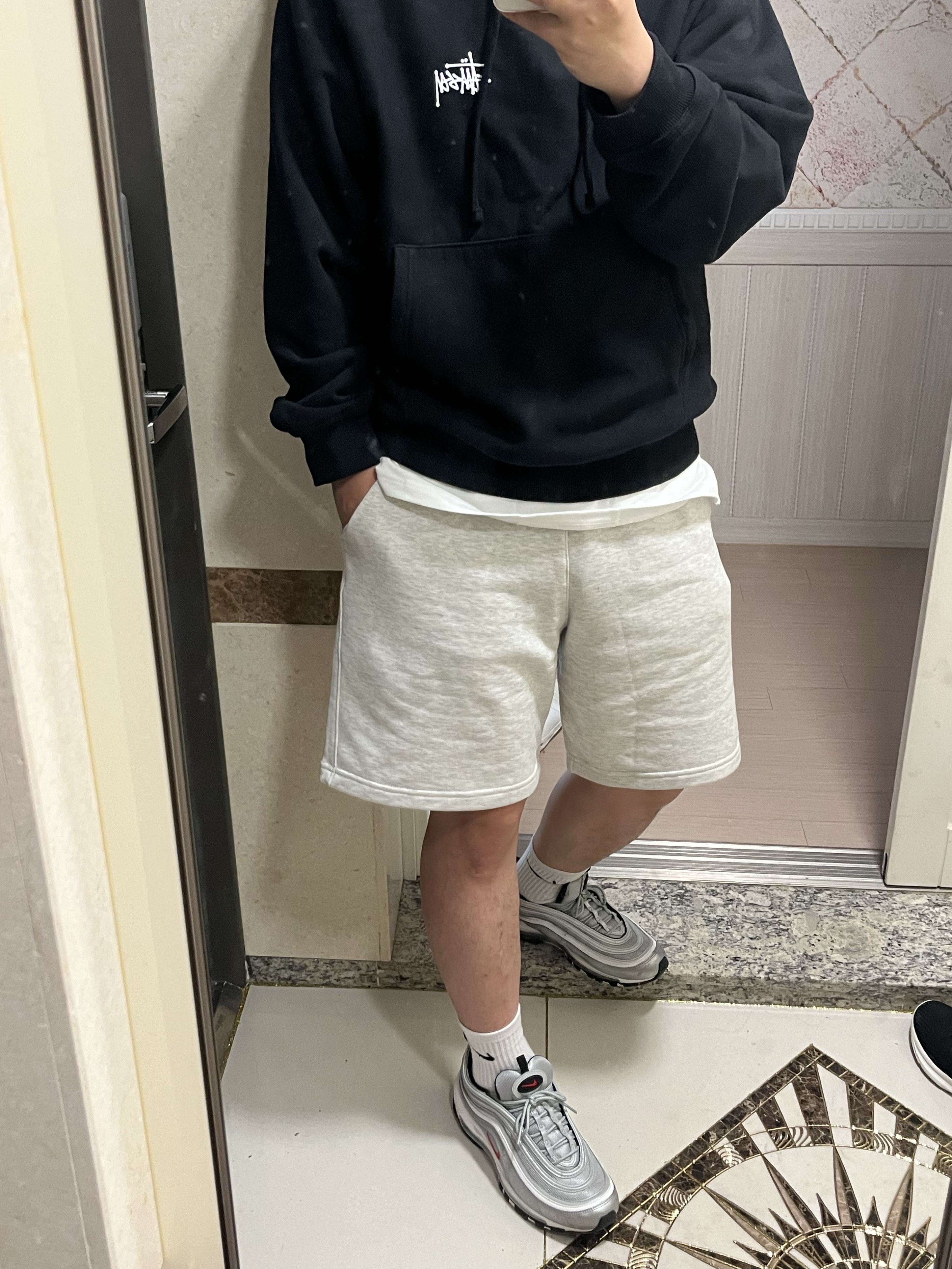 Stussy Basic Stussy Hoodie Black, Nike Air Max 97 OG Silver Bullet 2022 착용 스타일