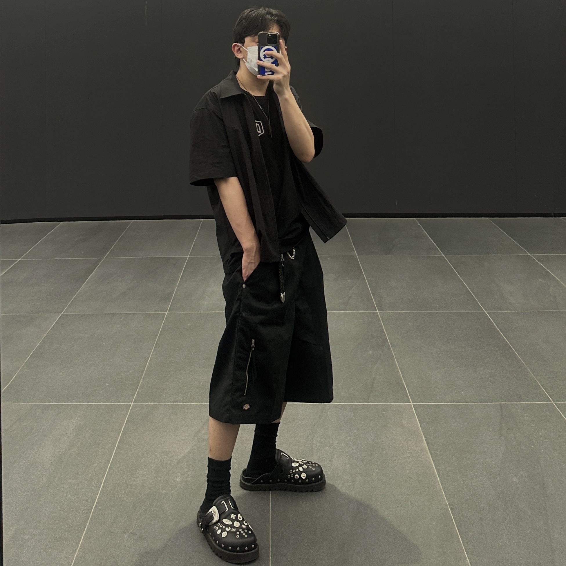 Toga Virilis AJ1066 Mules Leather Black 착용 스타일 - 2