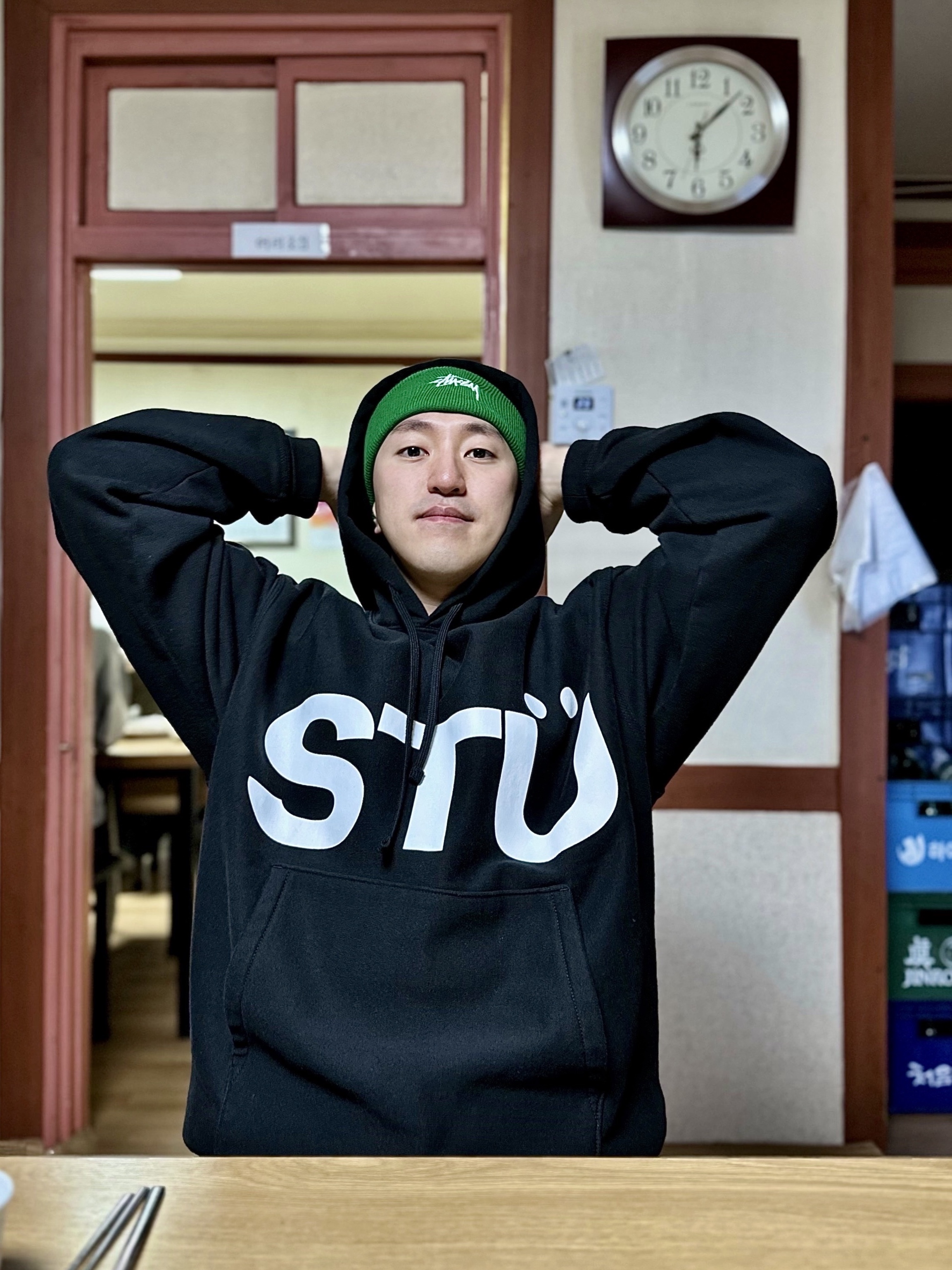 Stussy Stock Cuff Beanie Kelly, Stussy All Caps Hoodie Black 착용 스타일
