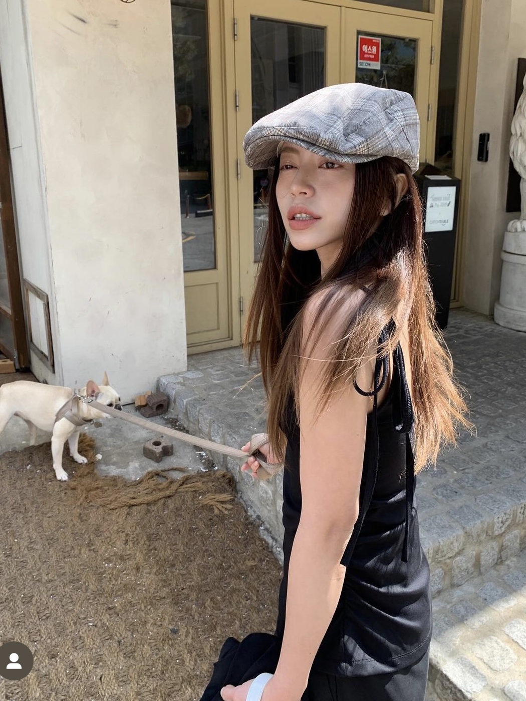Yunse Women Olive Sleeveless Top Black 착용 스타일 - 9
