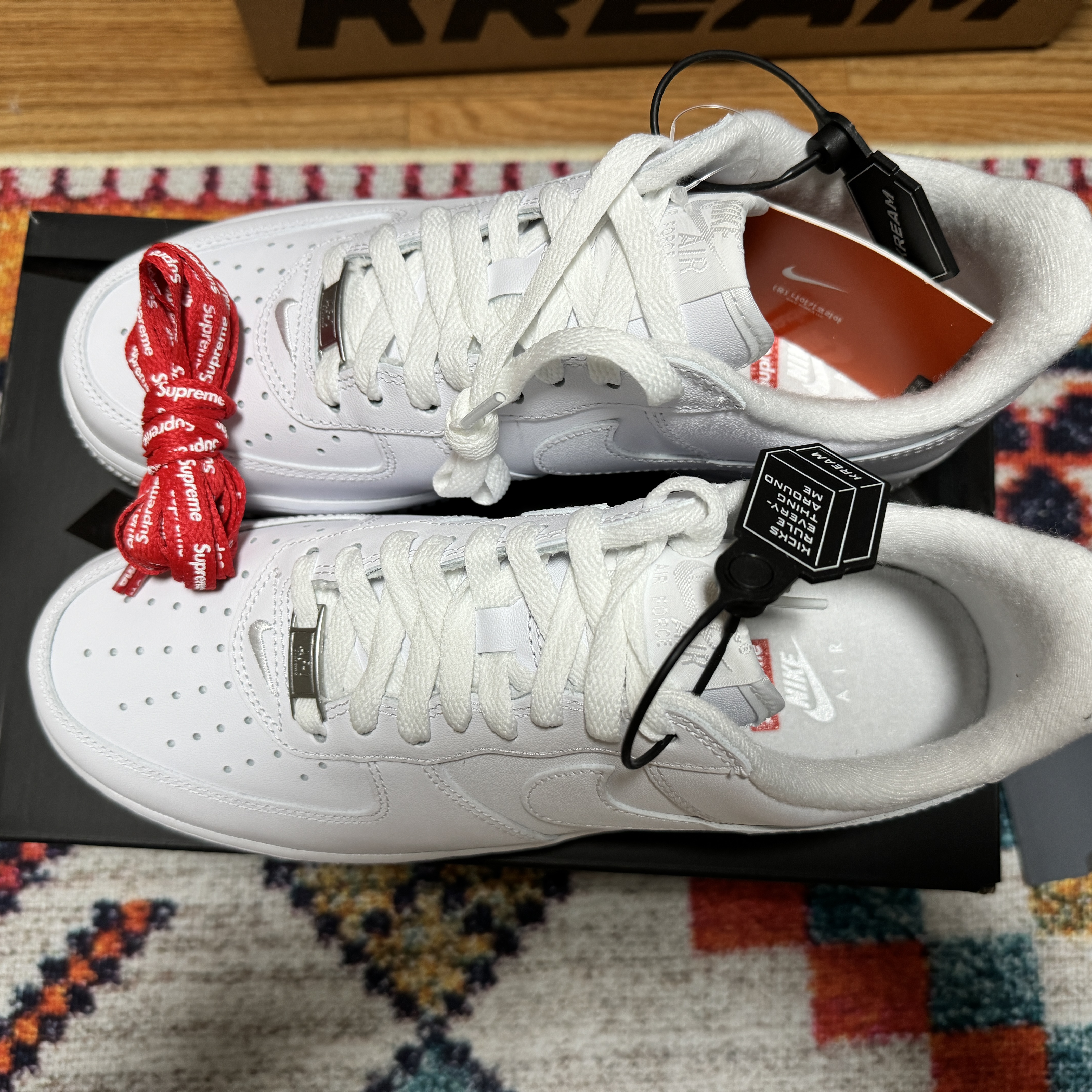 Nike x Supreme Air Force 1 Low White 착용 스타일 - 1