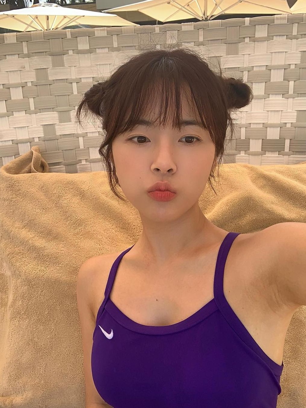 (W) Nike Swim Answer Solid Racer Back Swimsuit Wild Berry, (W) Nike Swim Heritage Retro Logo Racer Back Swimsuit Black 착용 스타일 - 2