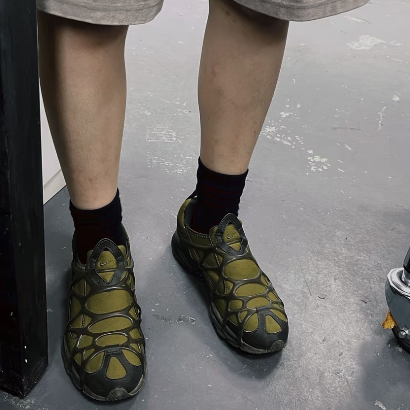 Nike Air Kukini Pilgrim Sequoia 착용 스타일