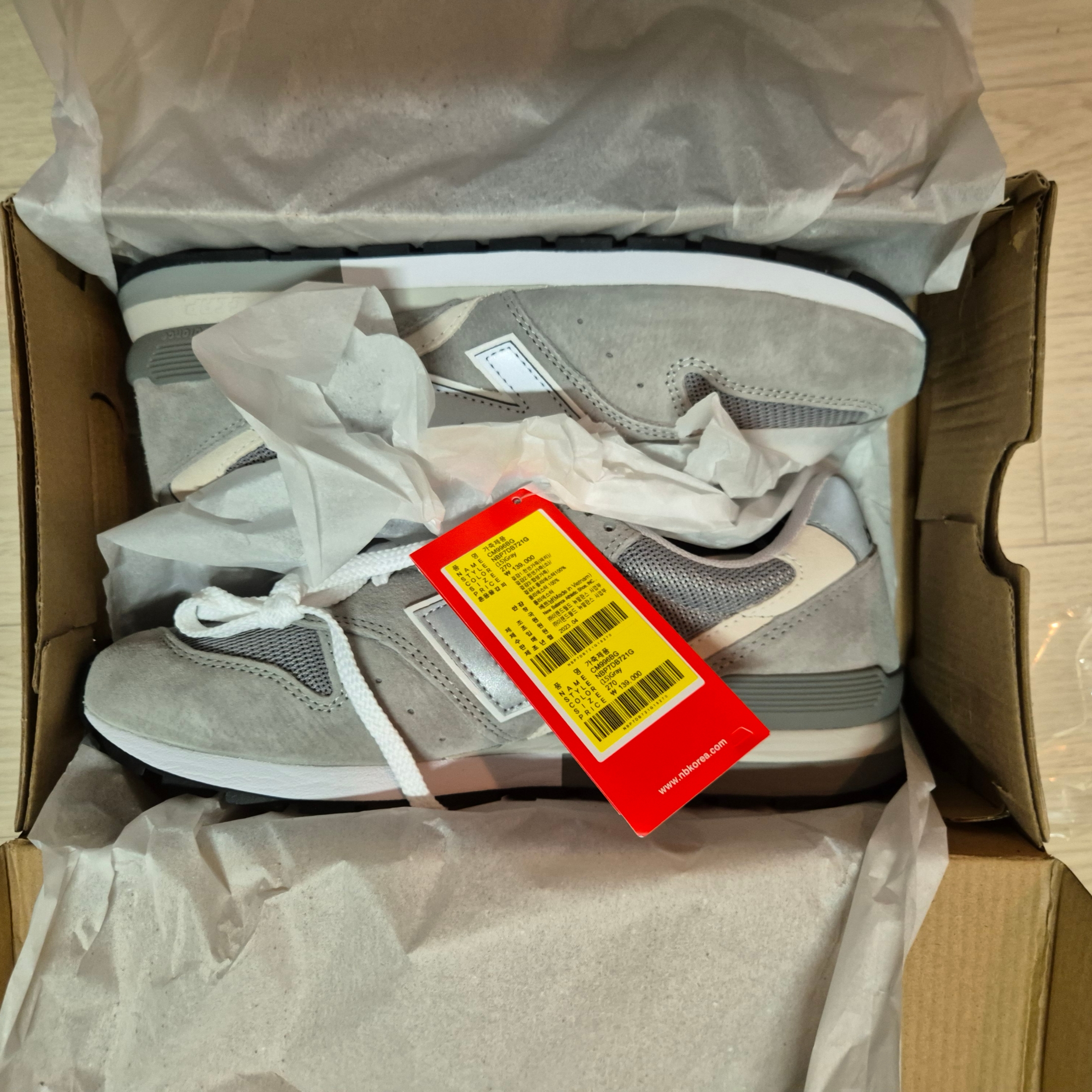 New Balance 996 Grey 착용 스타일 - 3