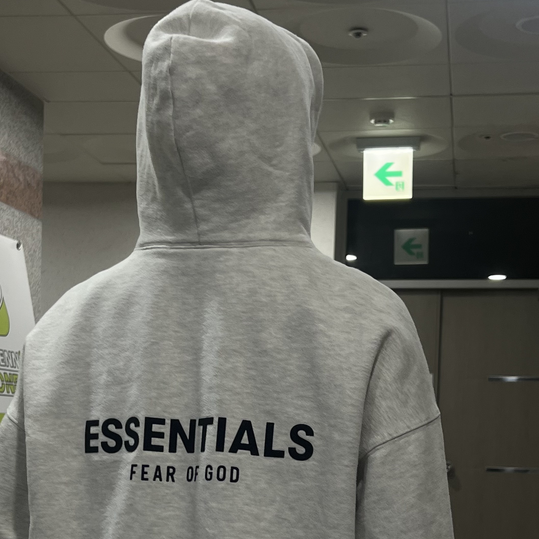 Essentials The Core Collection Hoodie Light Oatmeal 착용 스타일 - 2
