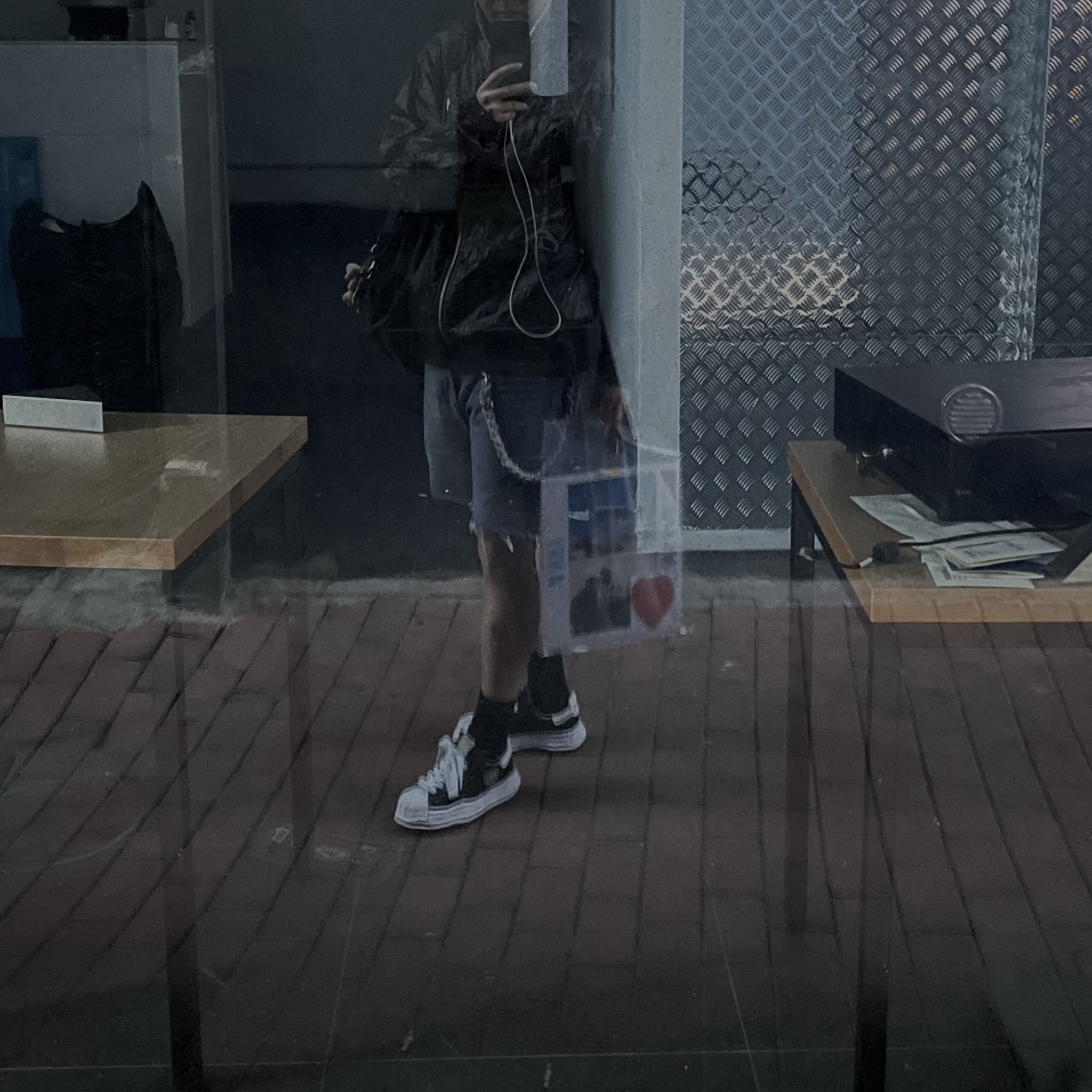 Stussy Beach Shell Wrinkled Nylon Jacket Black, Jellycat Bashful Bunny Bag Charm Beige 착용 스타일