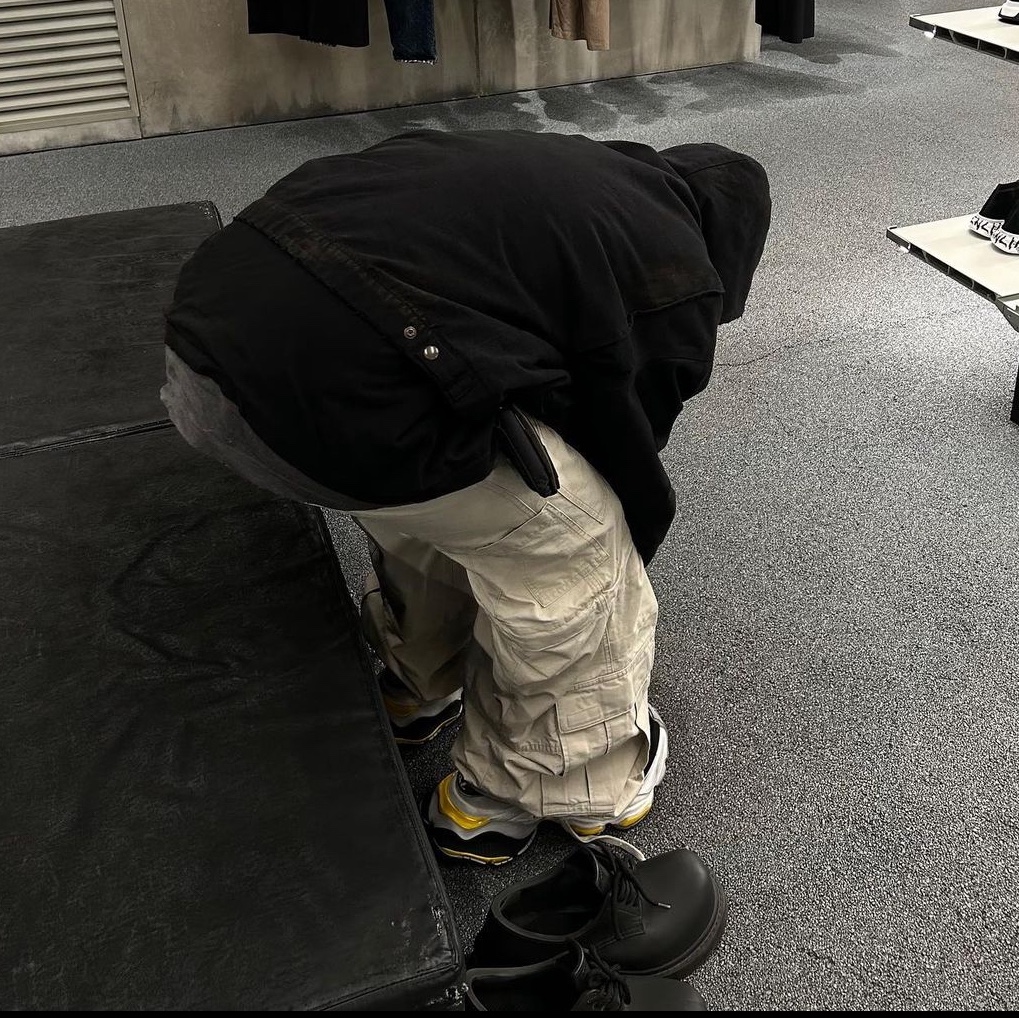Balenciaga Cargo Sneakers Grey Black Yellow, Balenciaga Steroid Derby Black 착용 스타일 - 1