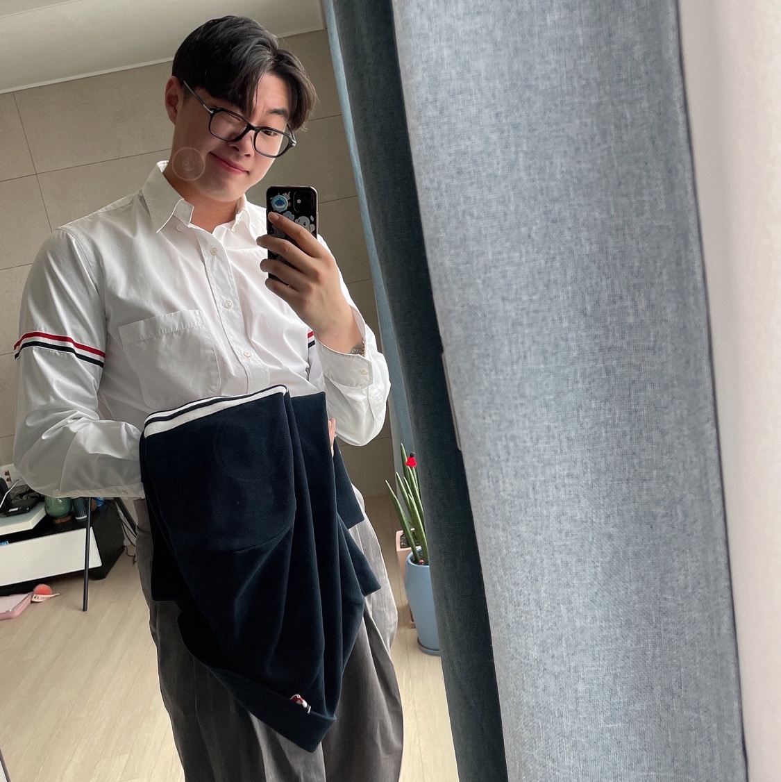 Thom Browne Oxford Striped Grosgrain Armband Classic Shirt White, Thom Browne Solid Swim Tech 4-Bar Blouson Jacket Navy 착용 스타일
