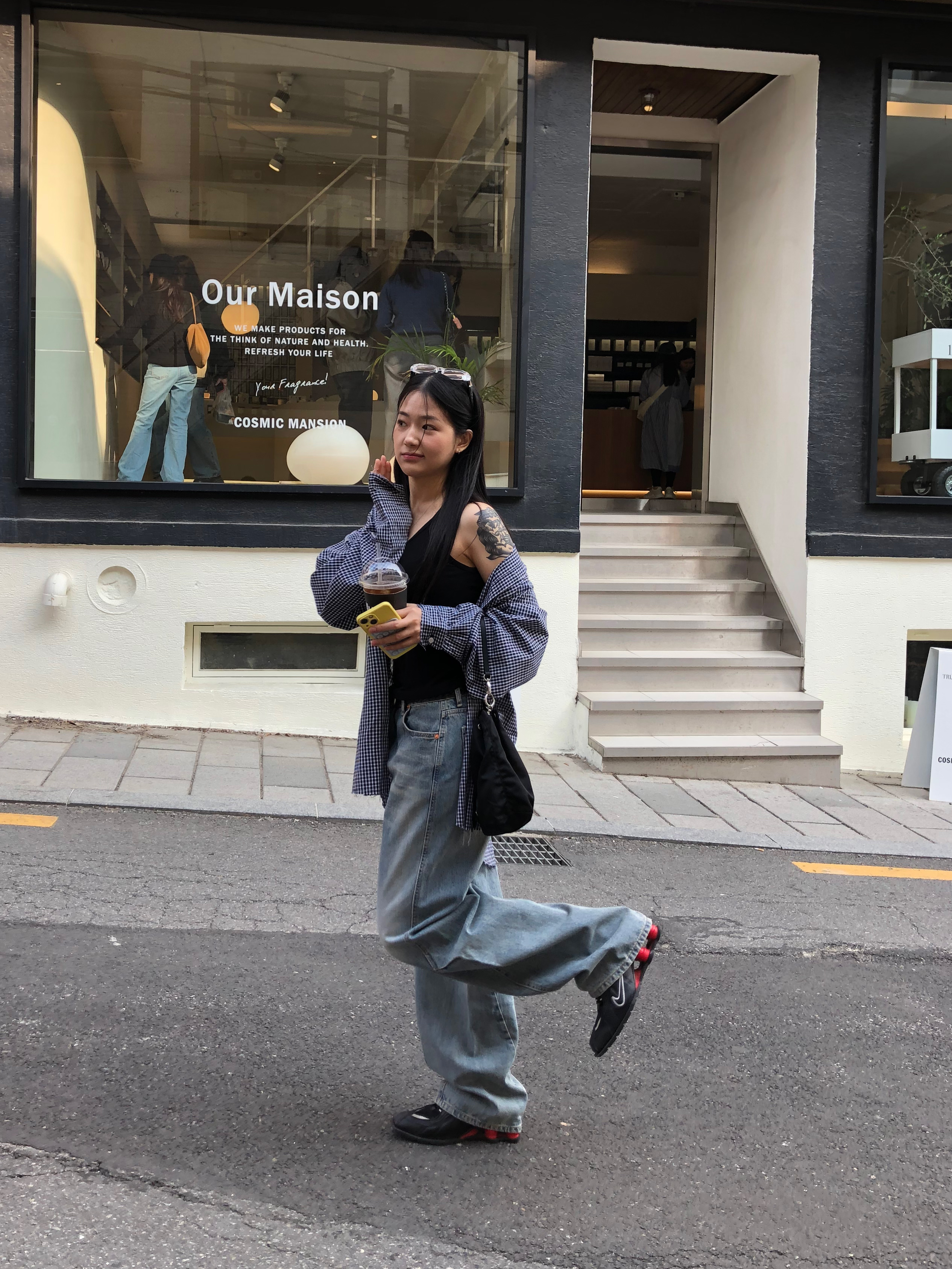 Nike x Martine Rose Shox MR4 Black, Prada Re-Nylon Drawstring Pouch Black 착용 스타일 - 1
