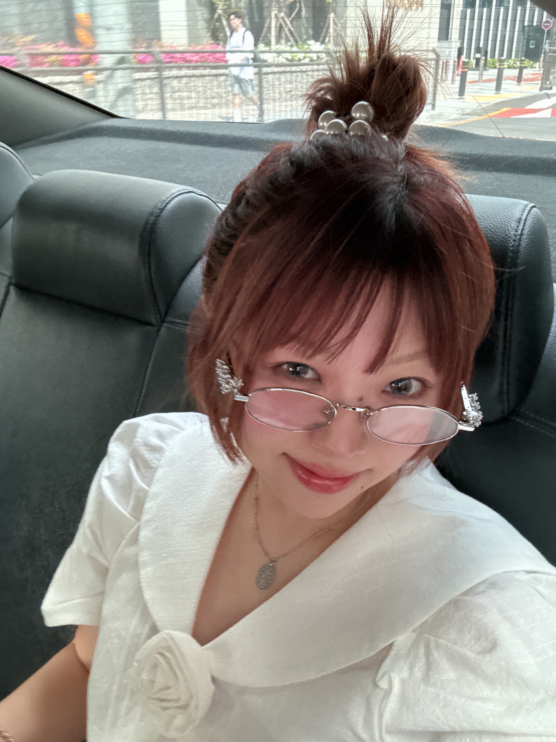 Gentle Monster x D'heygere Pierced 02 Silver, Dior Rouge Blush 212 Tutu 착용 스타일 - 1