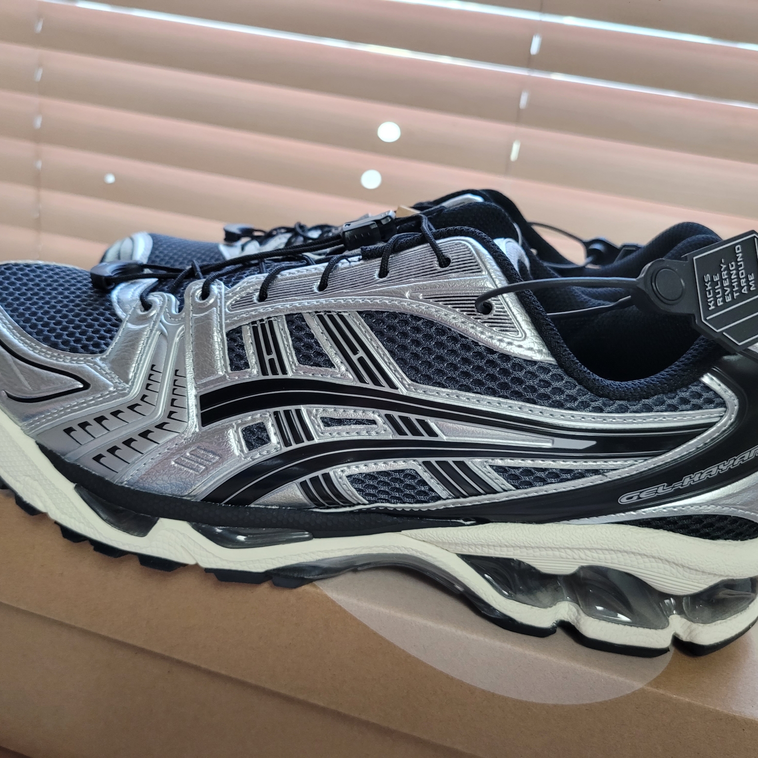 Asics Unlimited Gel-Kayano 14 Carrier Grey Black 착용 스타일 - 3
