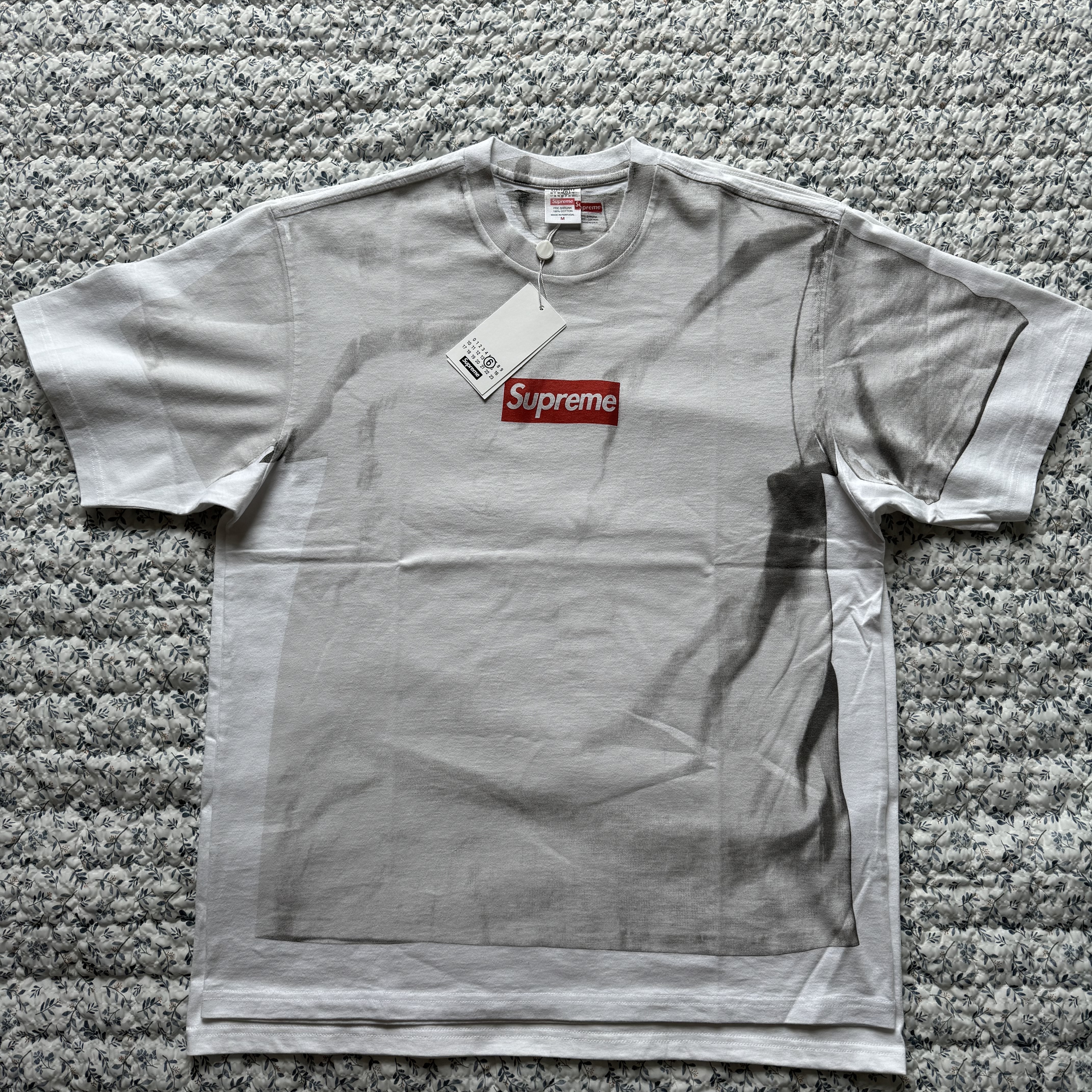 Supreme x MM6 Maison Margiela Box Logo T-Shirt White - 24SS, Stussy Shattered T-Shirt White 착용 스타일 - 2