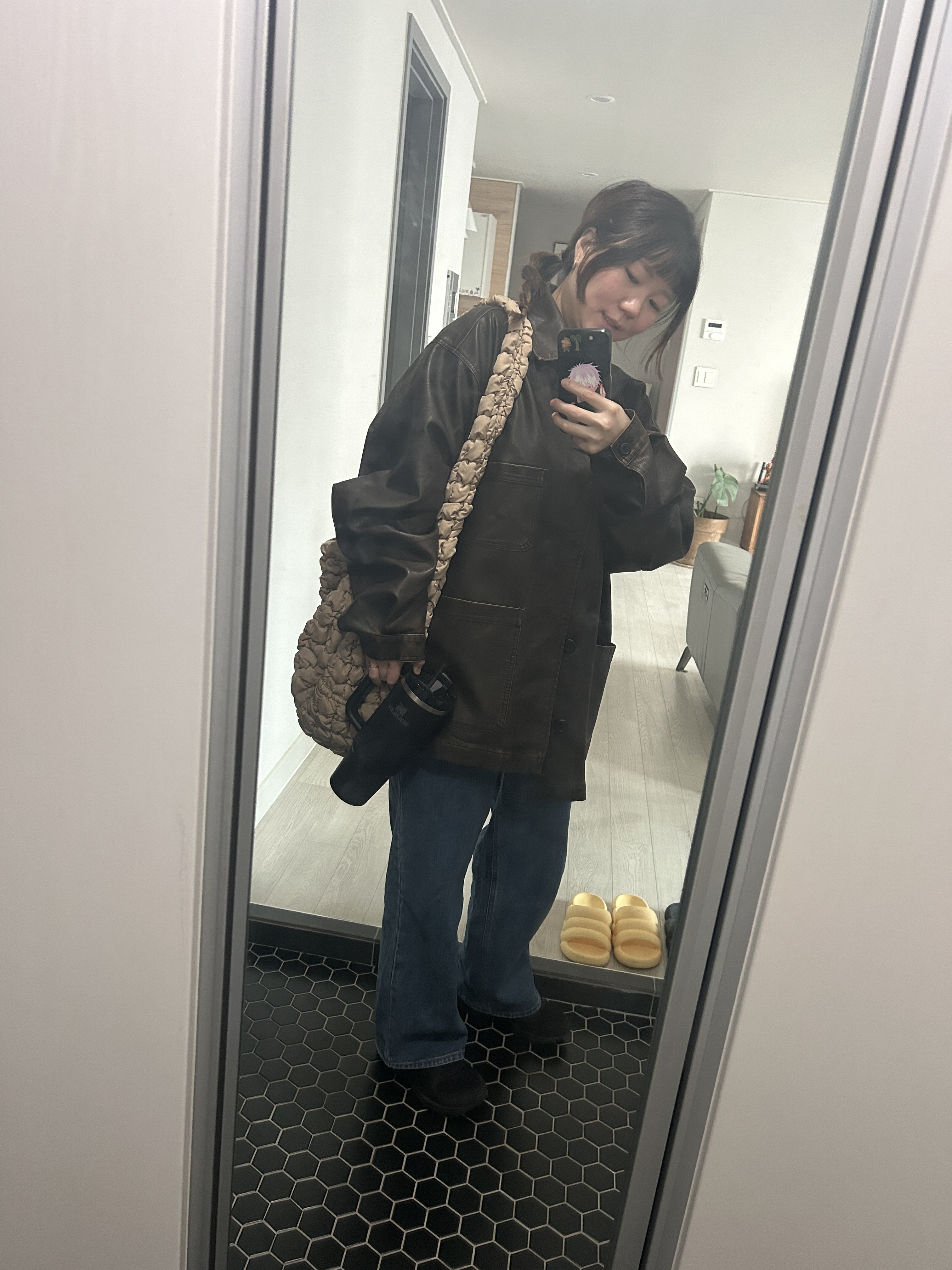COS Quilted Oversized Shoulder Bag Beige, Asics Jog 100 2 Black 착용 스타일