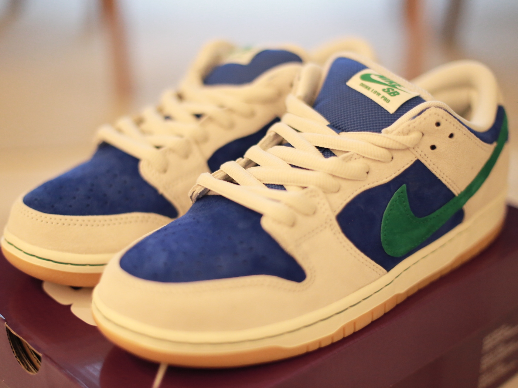 Nike SB Dunk Low Pro Phantom and Hyper Royal 착용 스타일 - 2