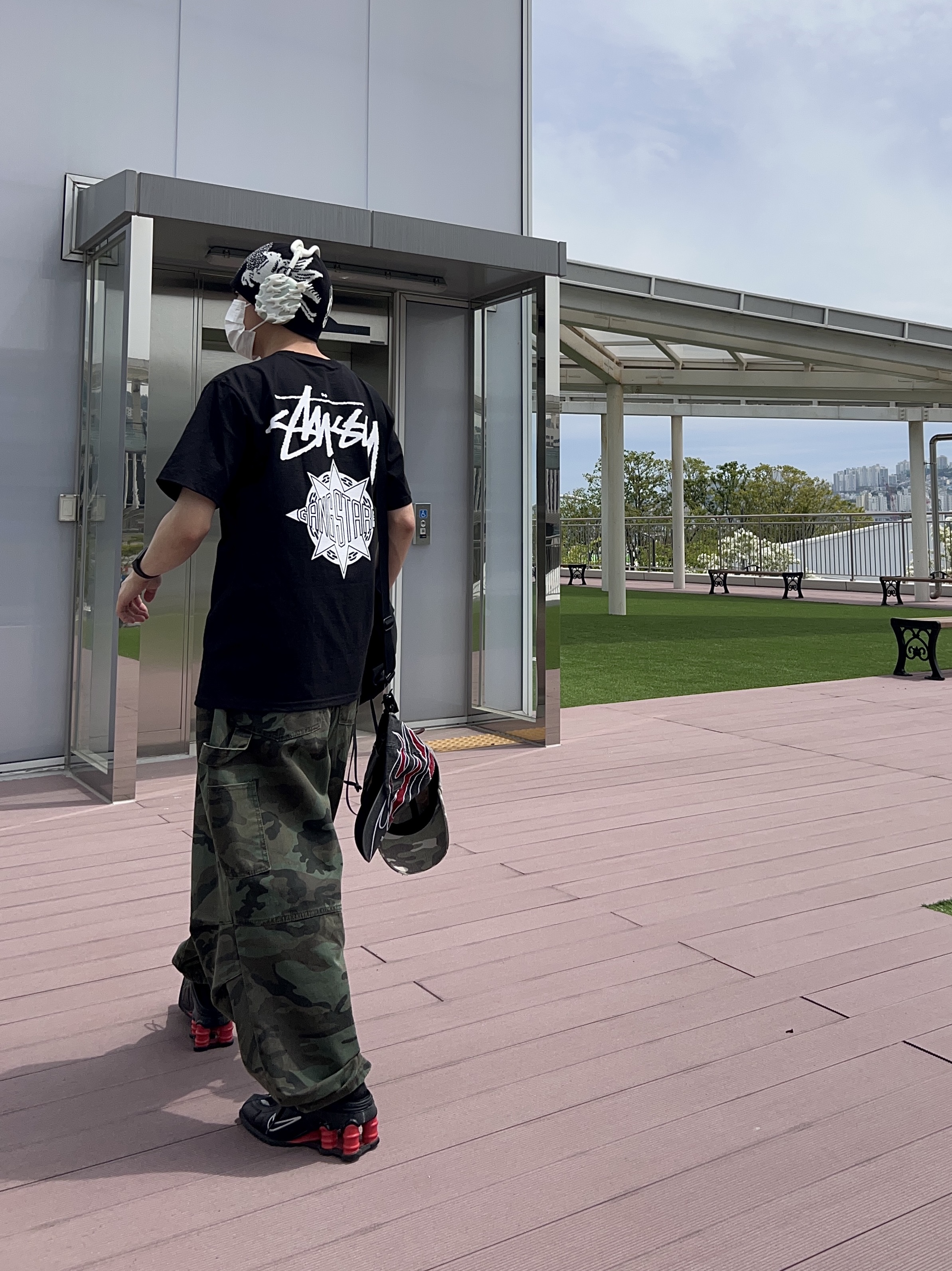 Stussy x Gang Starr Take It Personal T-Shirt Black, Thug Club Chopper Flame Stud Cap Red 착용 스타일 - 5