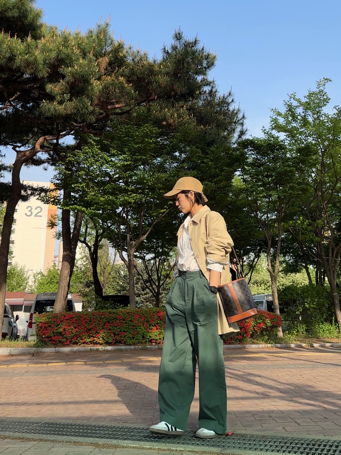 Celine Small Bucket in Triomphe Canvas and Calfskin Tan, Adidas Samba Vegan White Black 착용 스타일 - 1