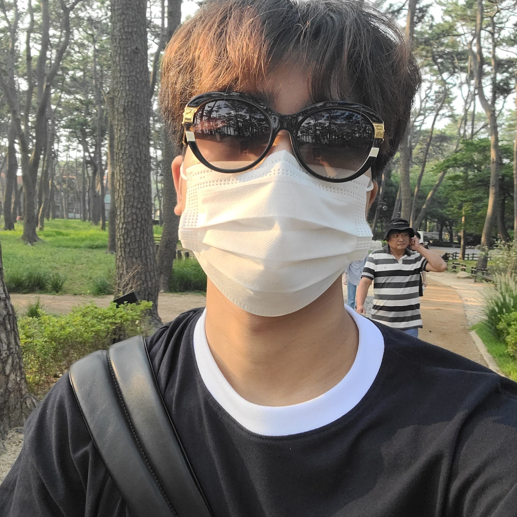 Samsung Galaxy Watch6 40mm Bluetooth Graphite (Korean Ver.), Louis Vuitton La Grande Bellezza Sunglasses Black 착용 스타일 - 2