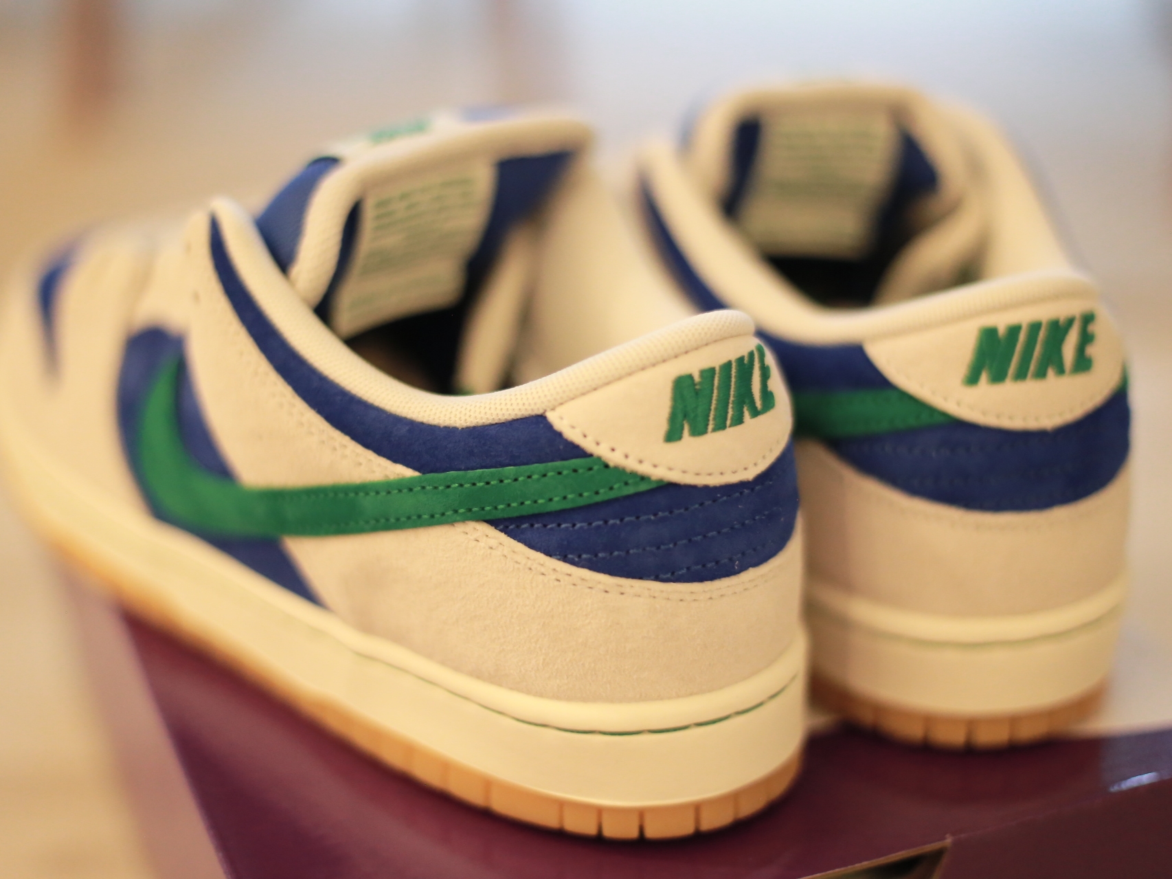 Nike SB Dunk Low Pro Phantom and Hyper Royal 착용 스타일 - 3