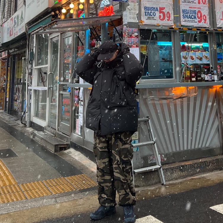 New Balance x JJJJound 990v4 Navy 착용 스타일 - 1