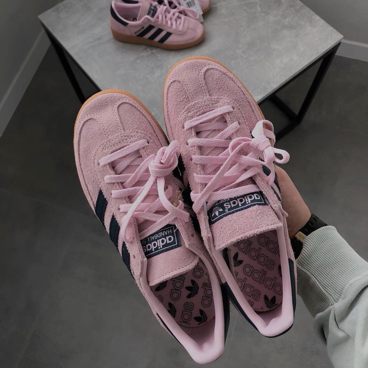 (W) Adidas Spezial Handball Clear Pink 착용 스타일 - 1