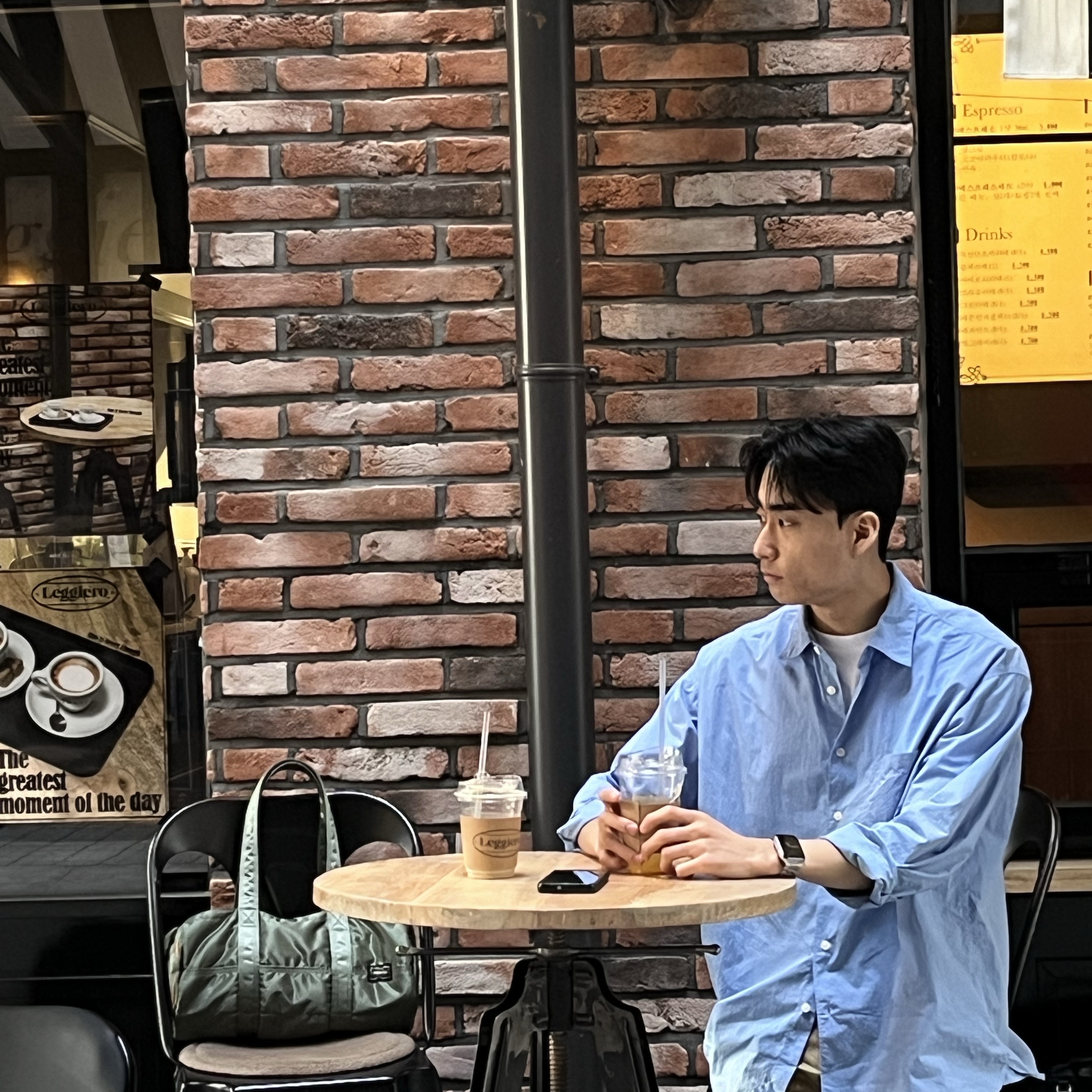 Porter Tanker Duffle Bag L Sage Green, Autry Medalist Low Leather Sneakers White 착용 스타일 - 1