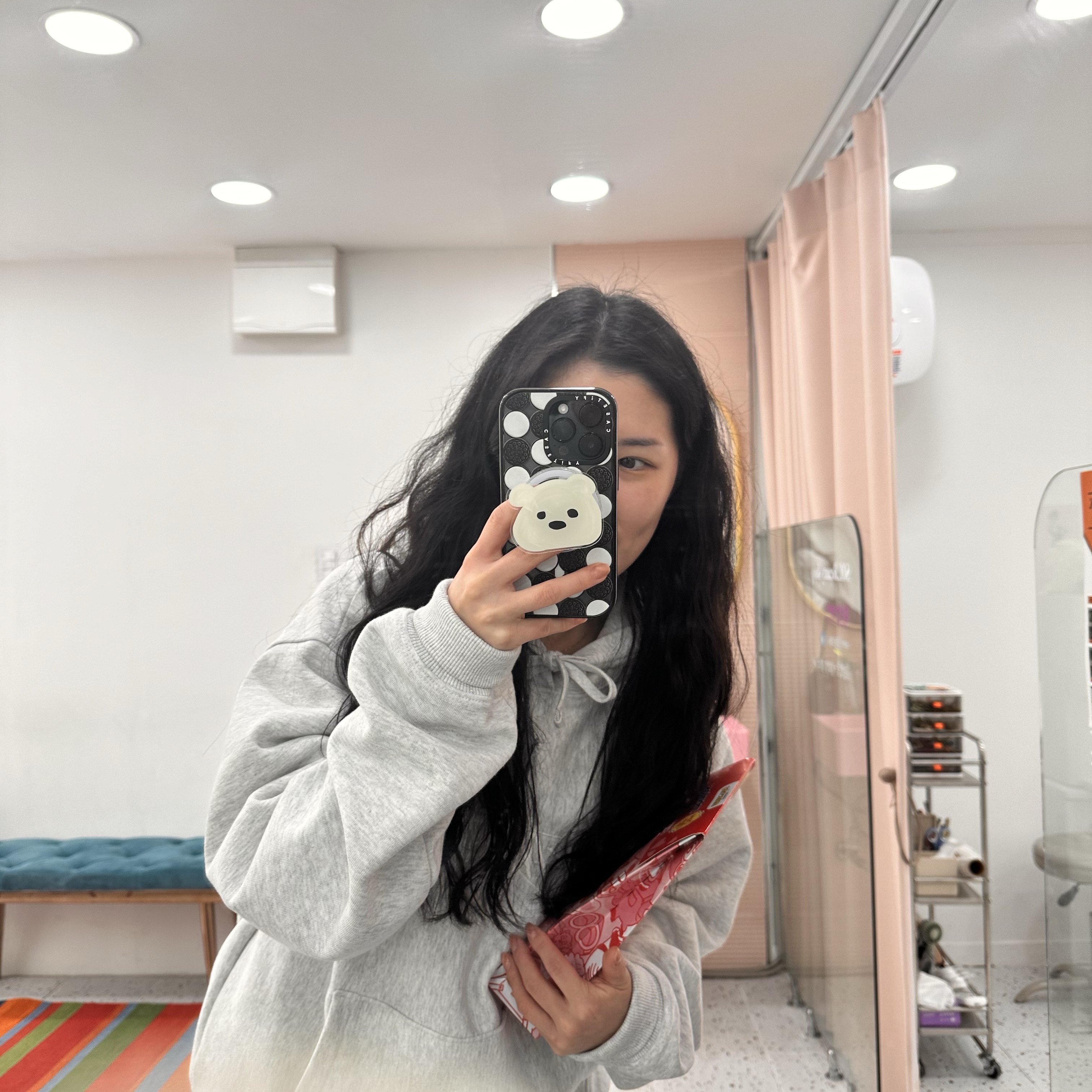 Stussy Stock Logo Applique Hoodie Ash Heather White 착용 스타일 - 2
