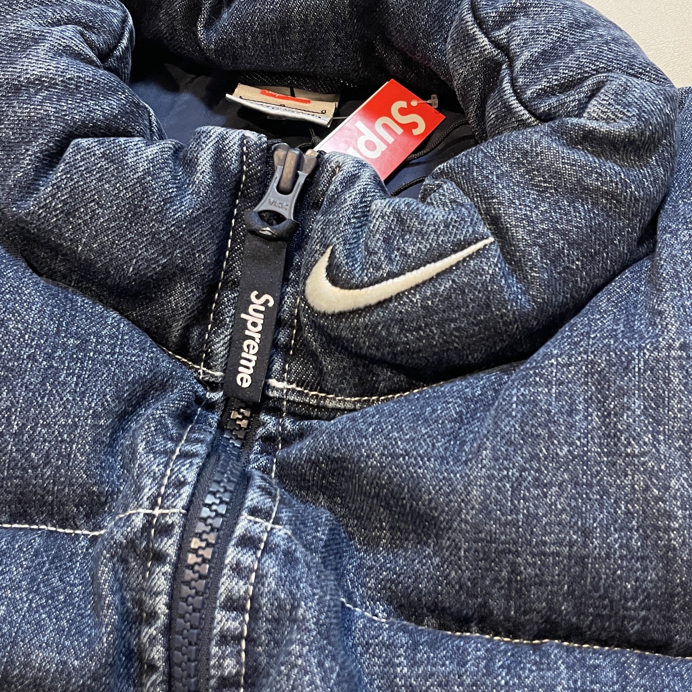 Supreme x Nike Denim Puffer Vest Indigo - 24SS 착용 스타일 - 1